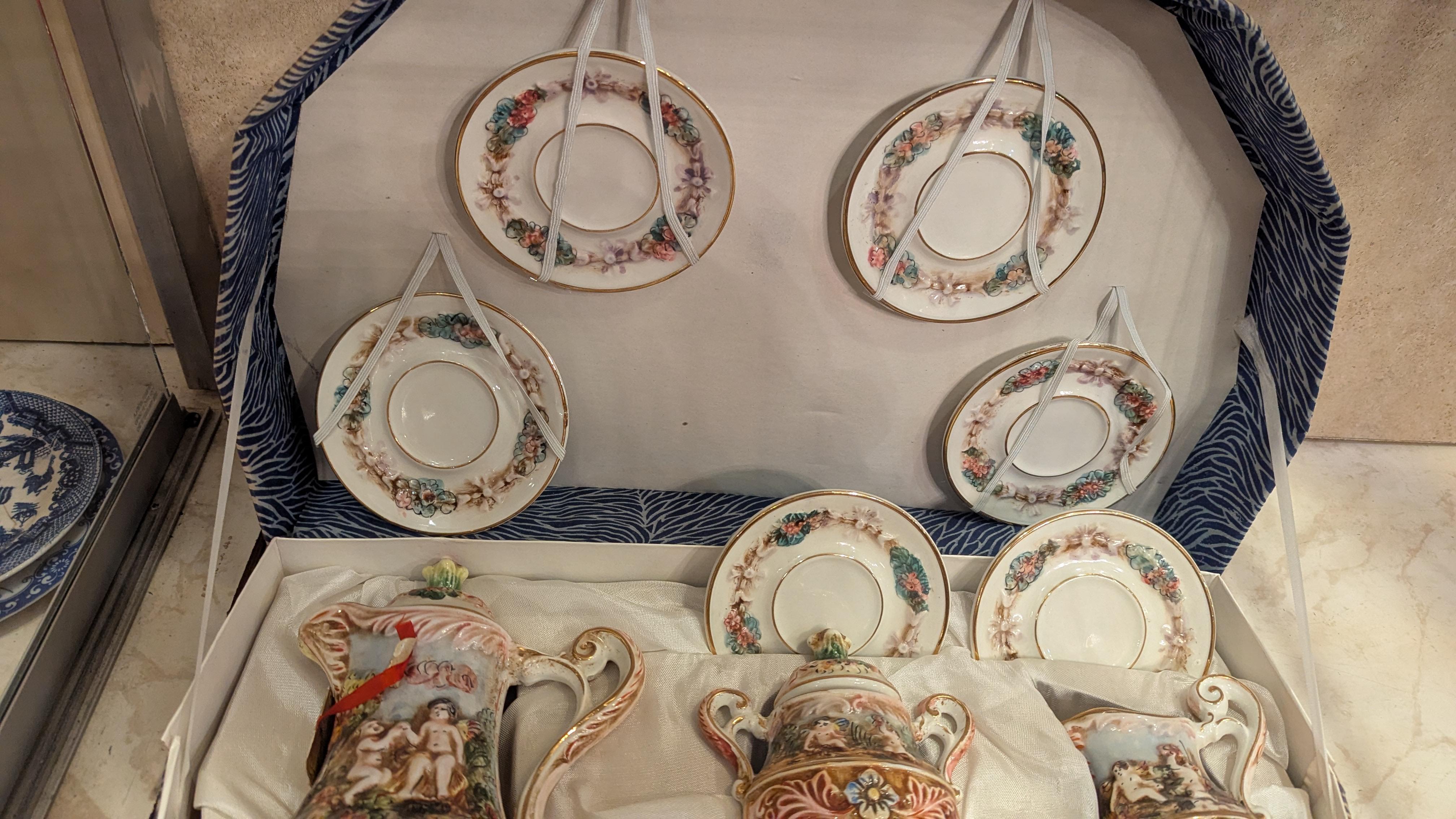 Set de démiurge pour le chocolat de Capodimonte en vente 3