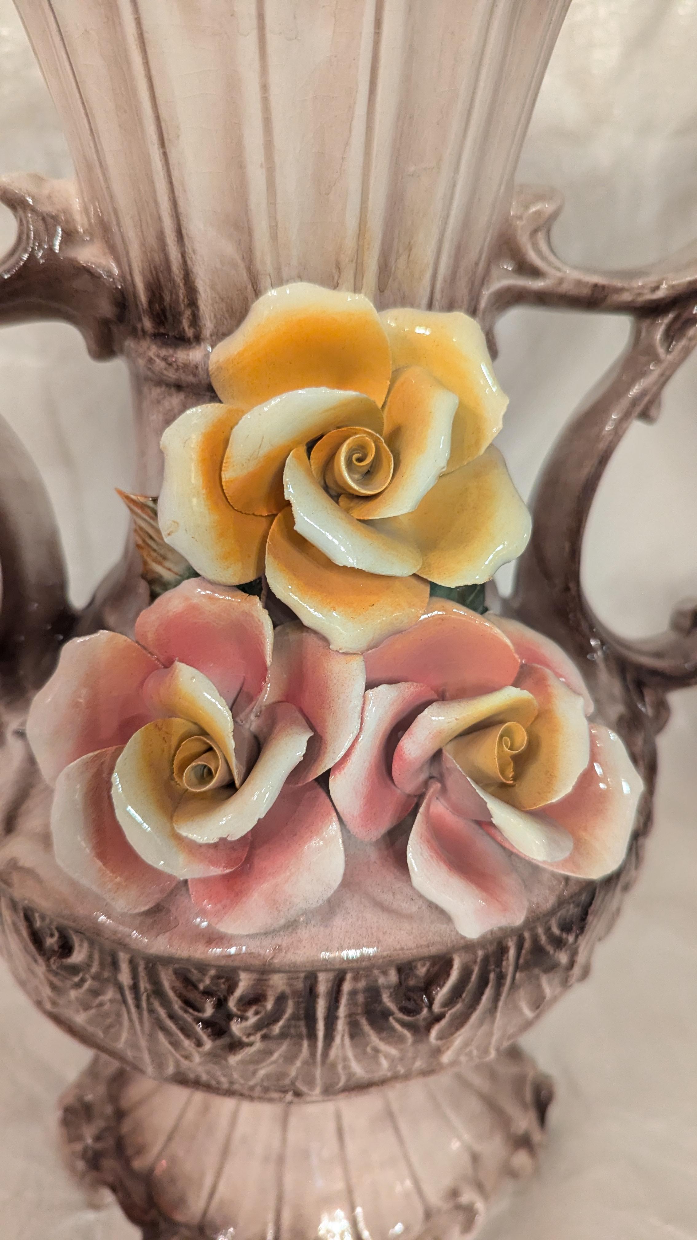 Coppia di vasi a doppio manico di Capodimonte In condizioni buone in vendita a Pueblo, CO