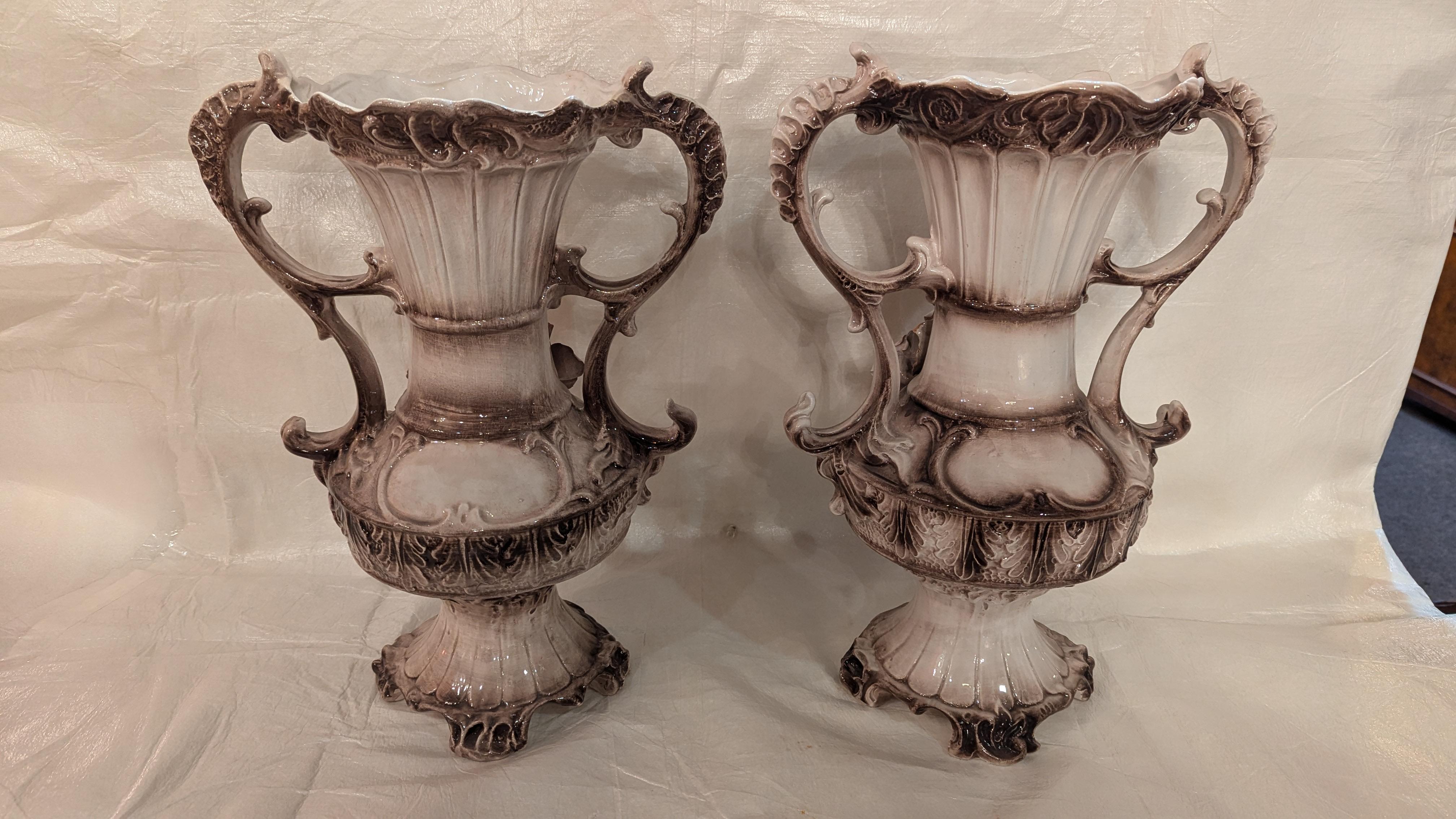 Coppia di vasi a doppio manico di Capodimonte in vendita 2