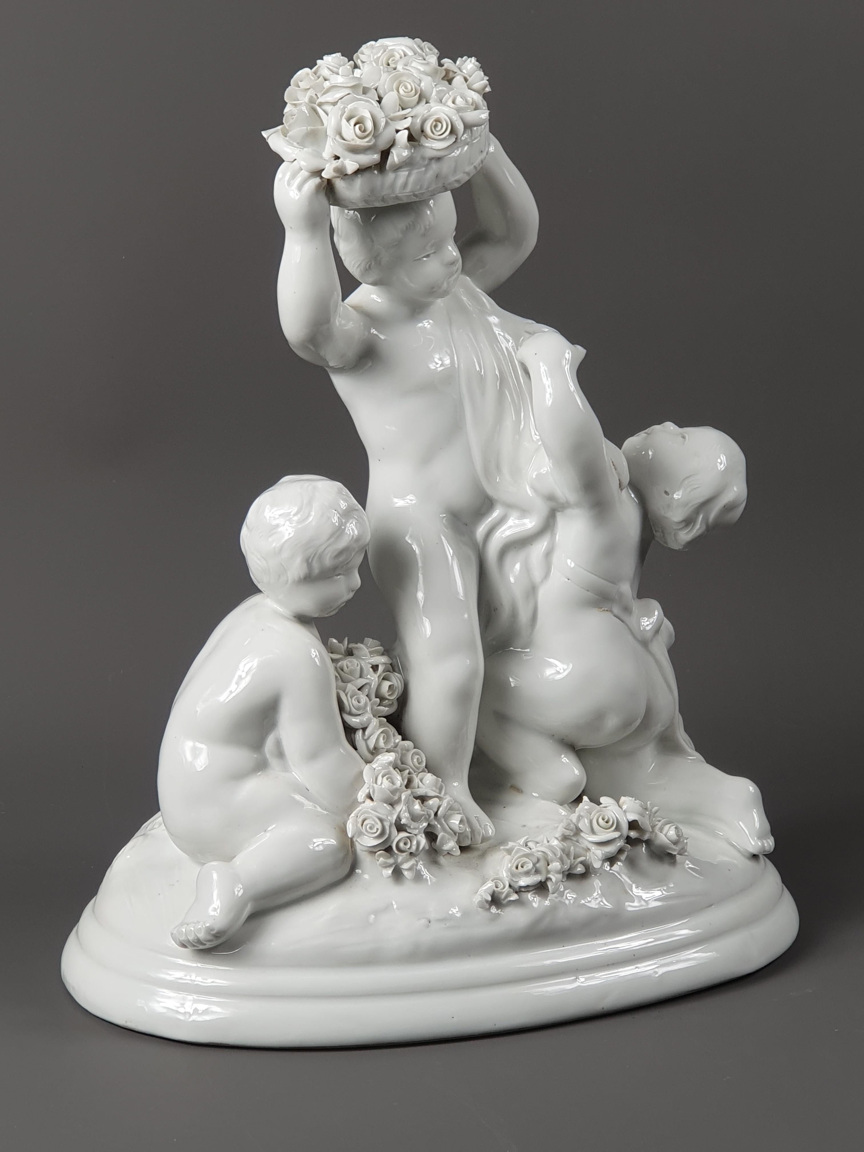 Capodimonte, Enamelled Porcelain Group, Putti with Flowers After Badessi For Sale 2