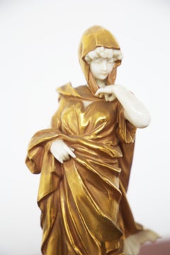 Estatuilla de cerámica dorada Capodimonte 'Acuario