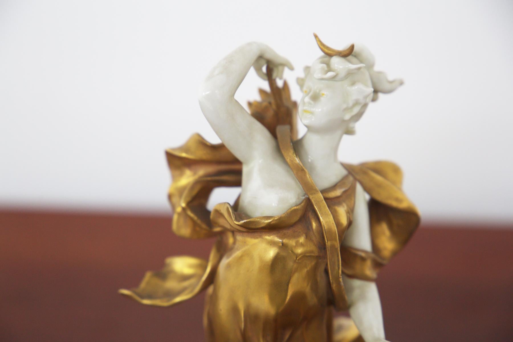 A splendid ceramic figurine, part of the 'Signs of the Zodiac' collection, made in the early 20th century from Capodimonte ceramic painted in gold.
Capodimonte is a type of Italian porcelain first developed in the 18th century. It is known for its