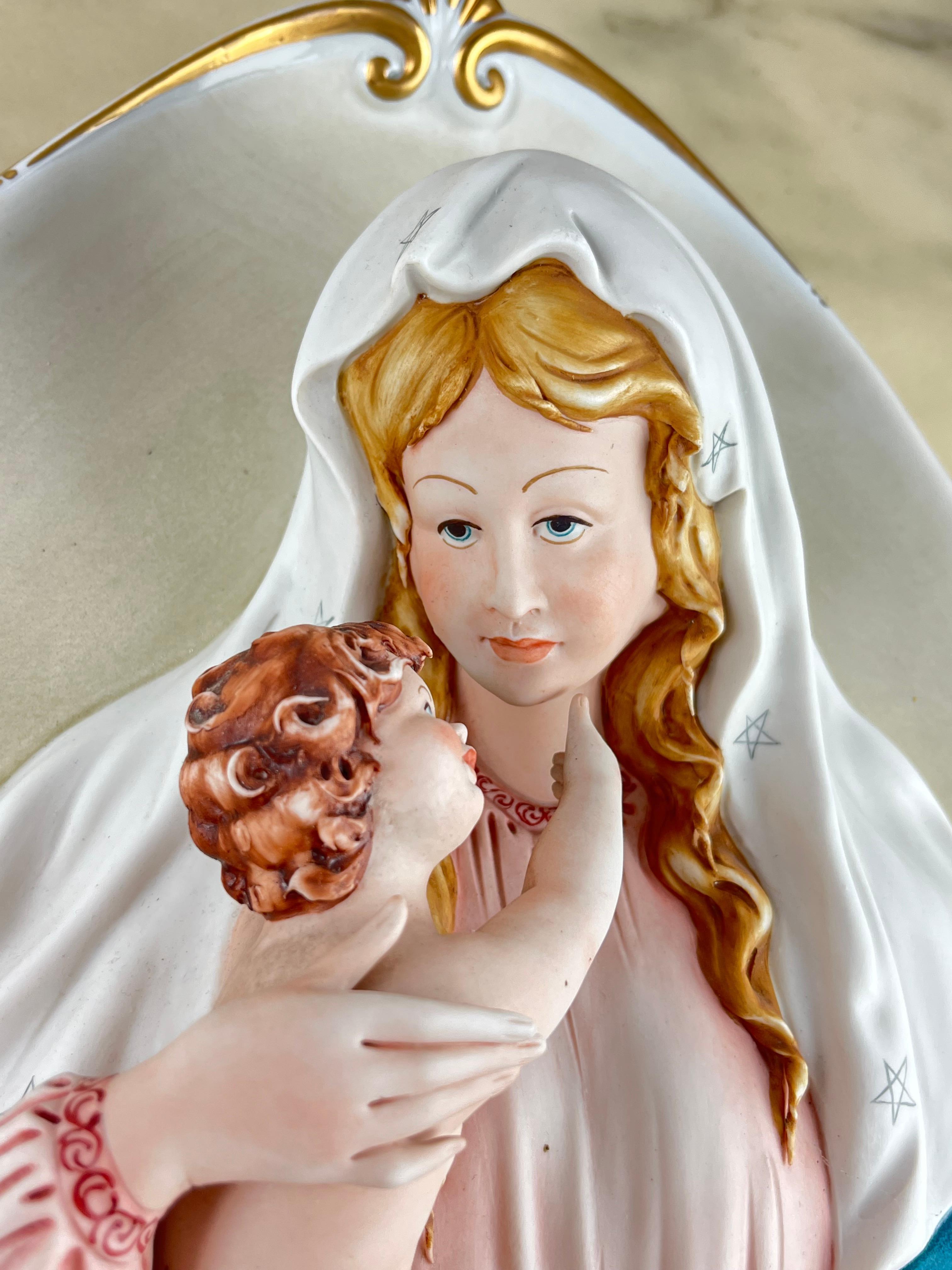 Capodimonte-Kopfteil Madonna mit Kind, hergestellt in Italien, 1980er Jahre im Zustand „Gut“ im Angebot in Palermo, IT