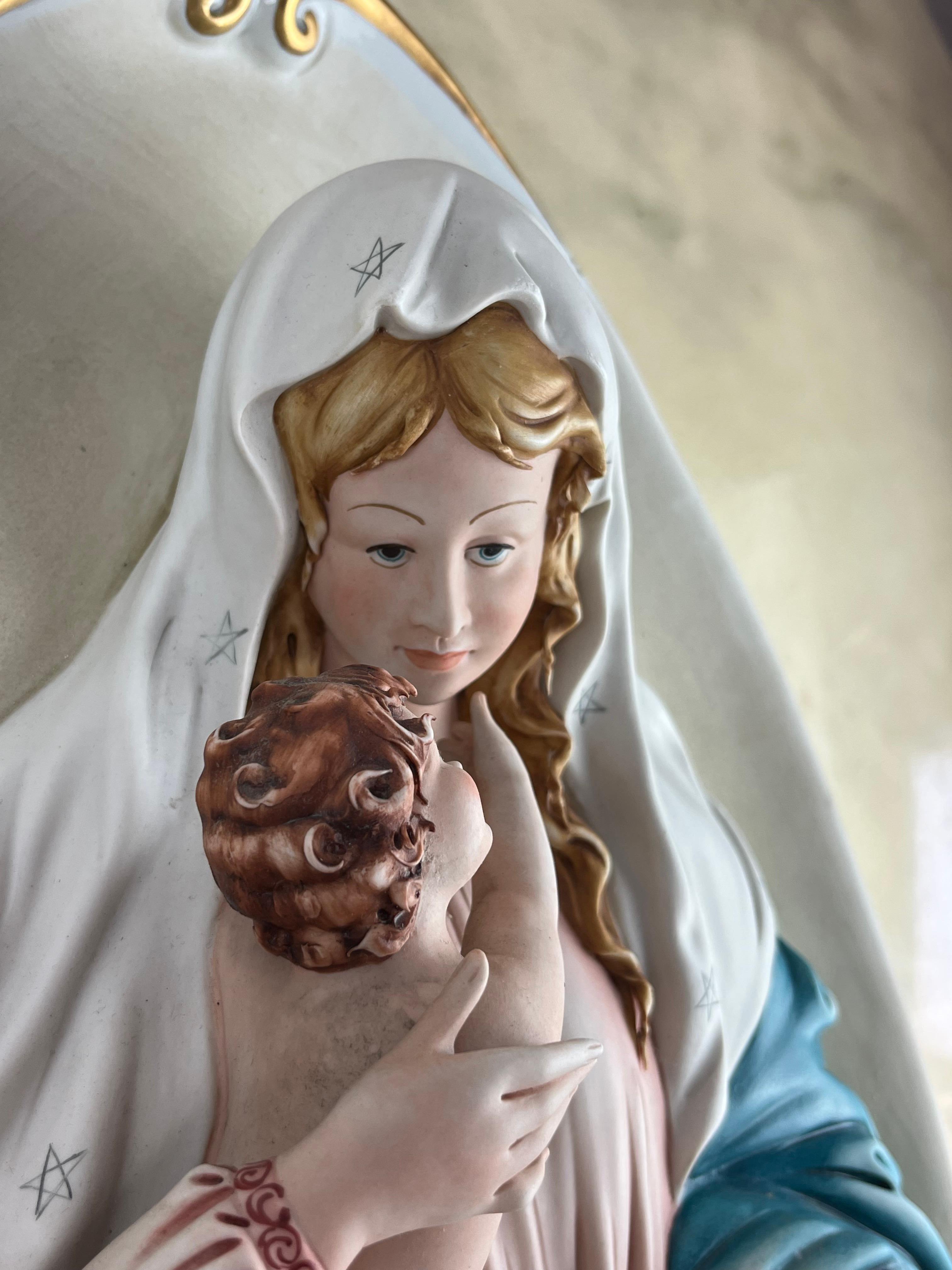 Capodimonte-Kopfteil Madonna mit Kind, hergestellt in Italien, 1980er Jahre (Porzellan) im Angebot