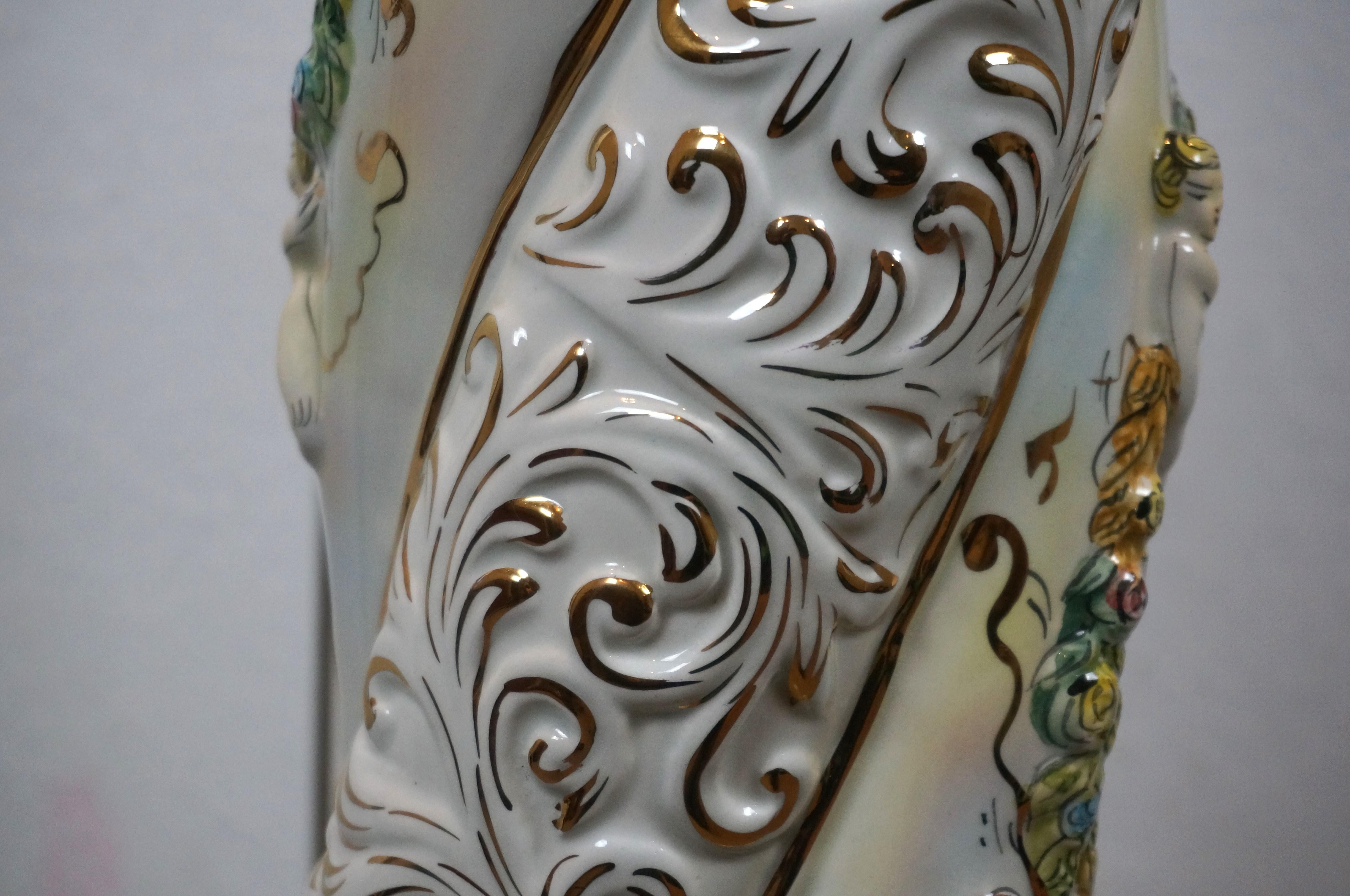 Piédestal à colonne de chérubin en porcelaine néoclassique italienne de Capodimonte 39 po. en vente 6