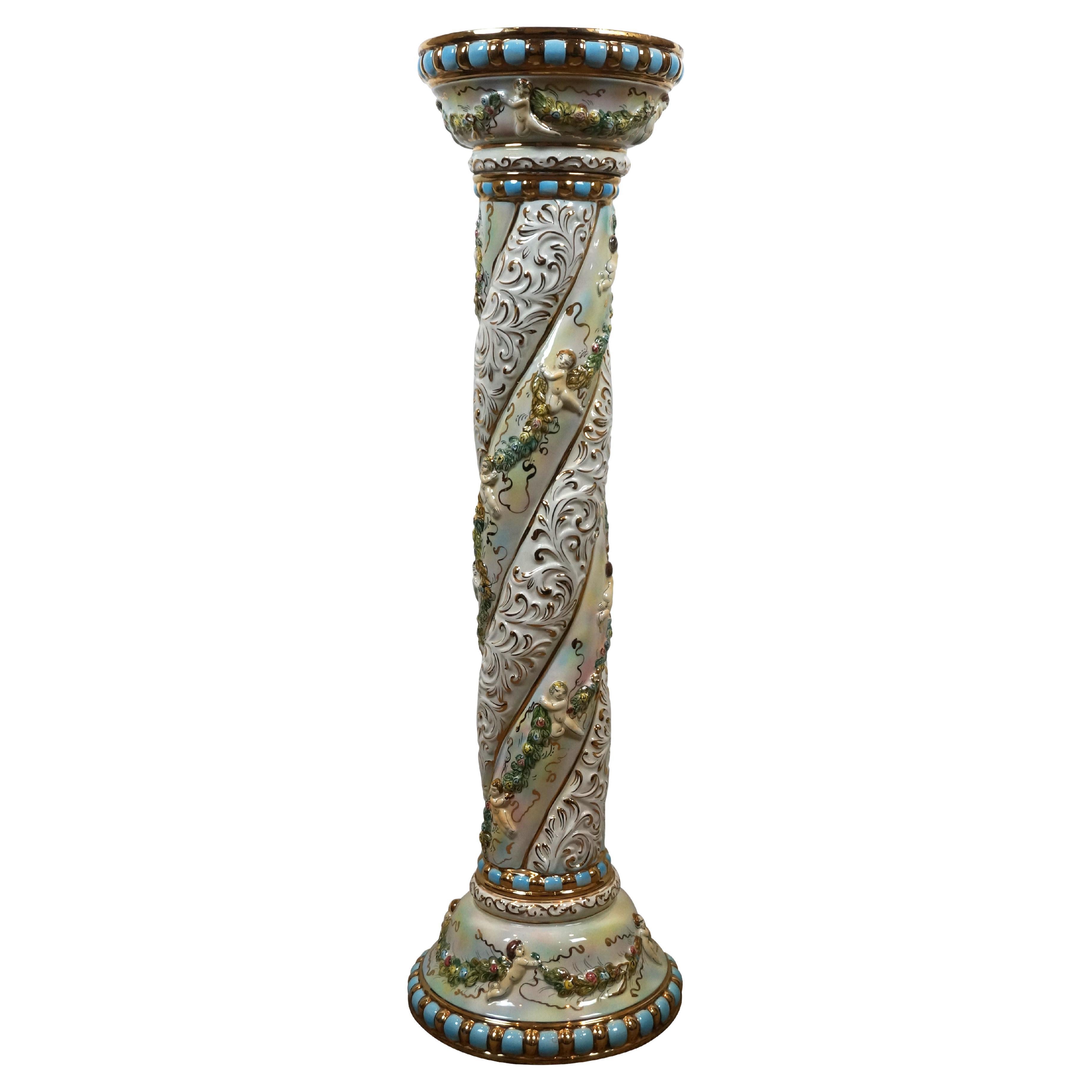 Piédestal à colonne de chérubin en porcelaine néoclassique italienne de Capodimonte 39 po. en vente