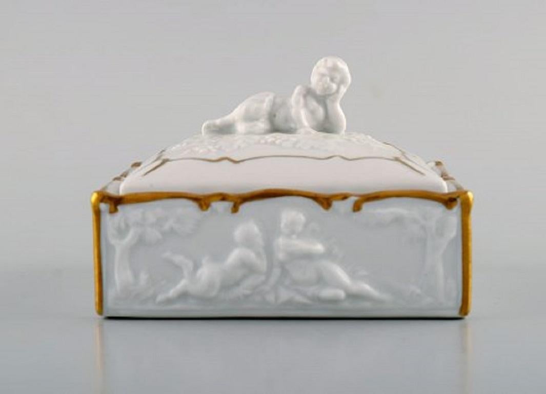 Neoclassical Revival Capodimonte, Italy, Gilded Porcelain Lidded Box Decorated with Romantic Scenes