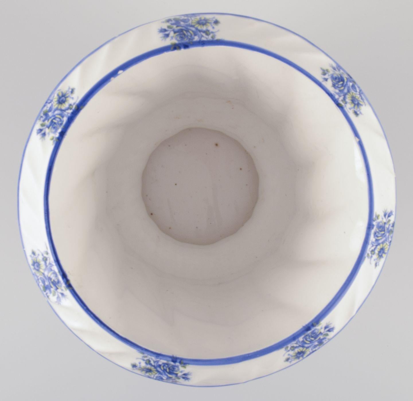 Capodimonte, Italy. Large flowerpot in faience. Mid-20th C. For Sale 1