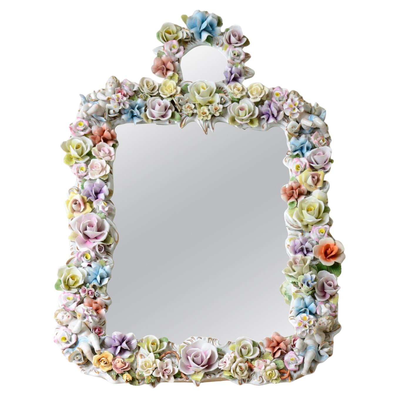 Miroir Capodimonte avec important cadre en porcelaine polychrome