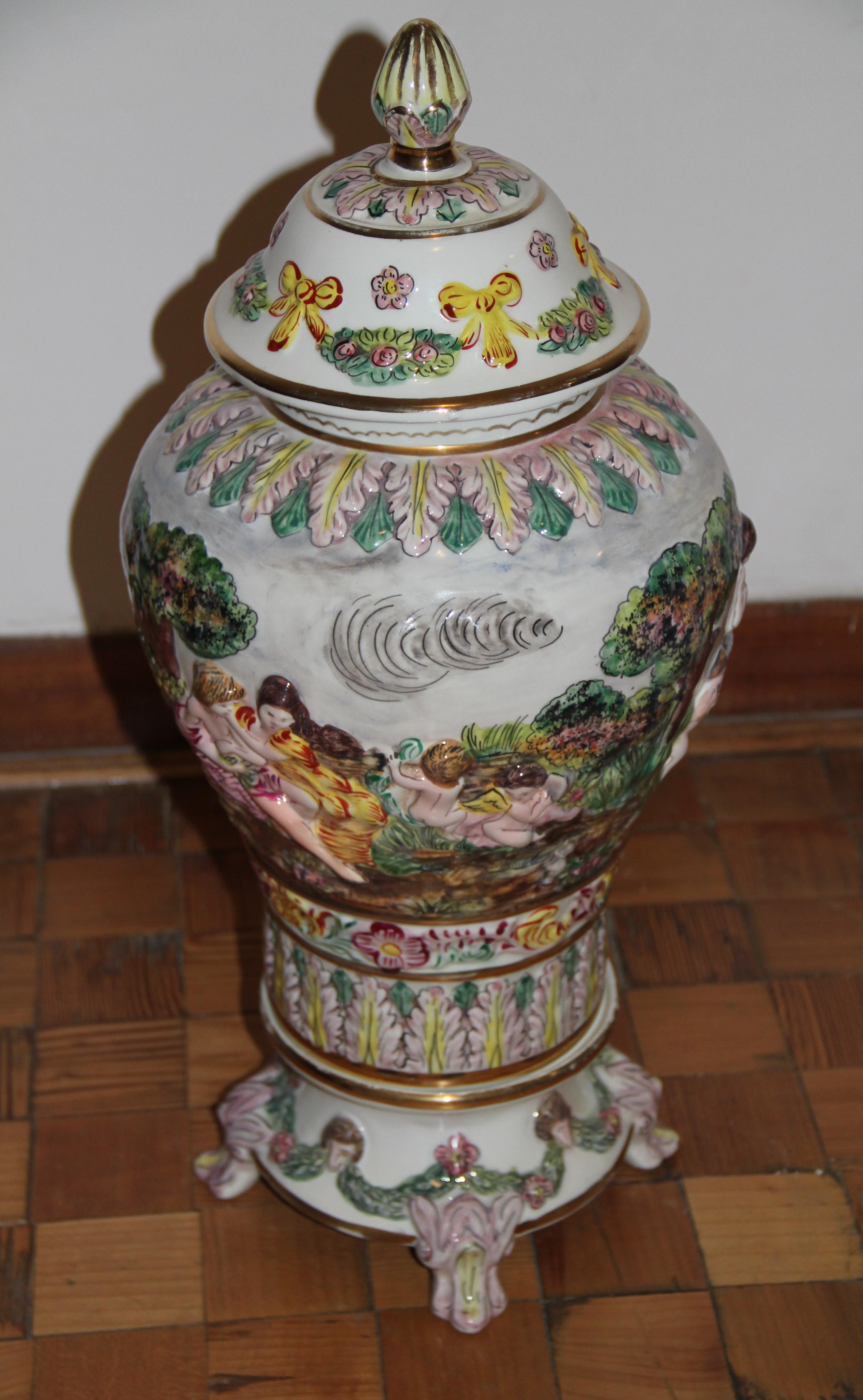 Capodimonte Porcelain Baluster Vase, Cover and Stand, Early 20th Century For Sale 8