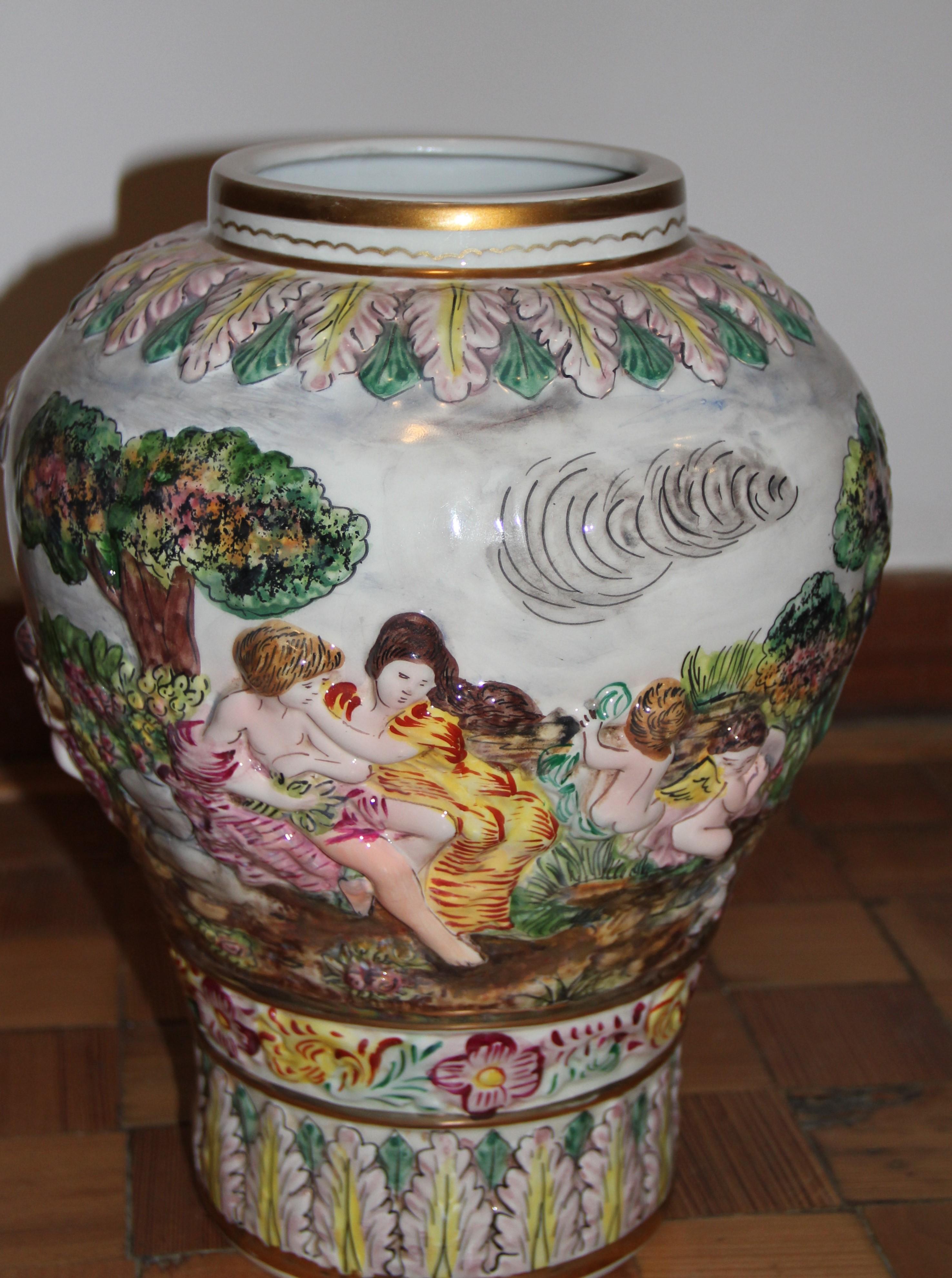 Capodimonte Porcelain Baluster Vase, Cover and Stand, Early 20th Century For Sale 3