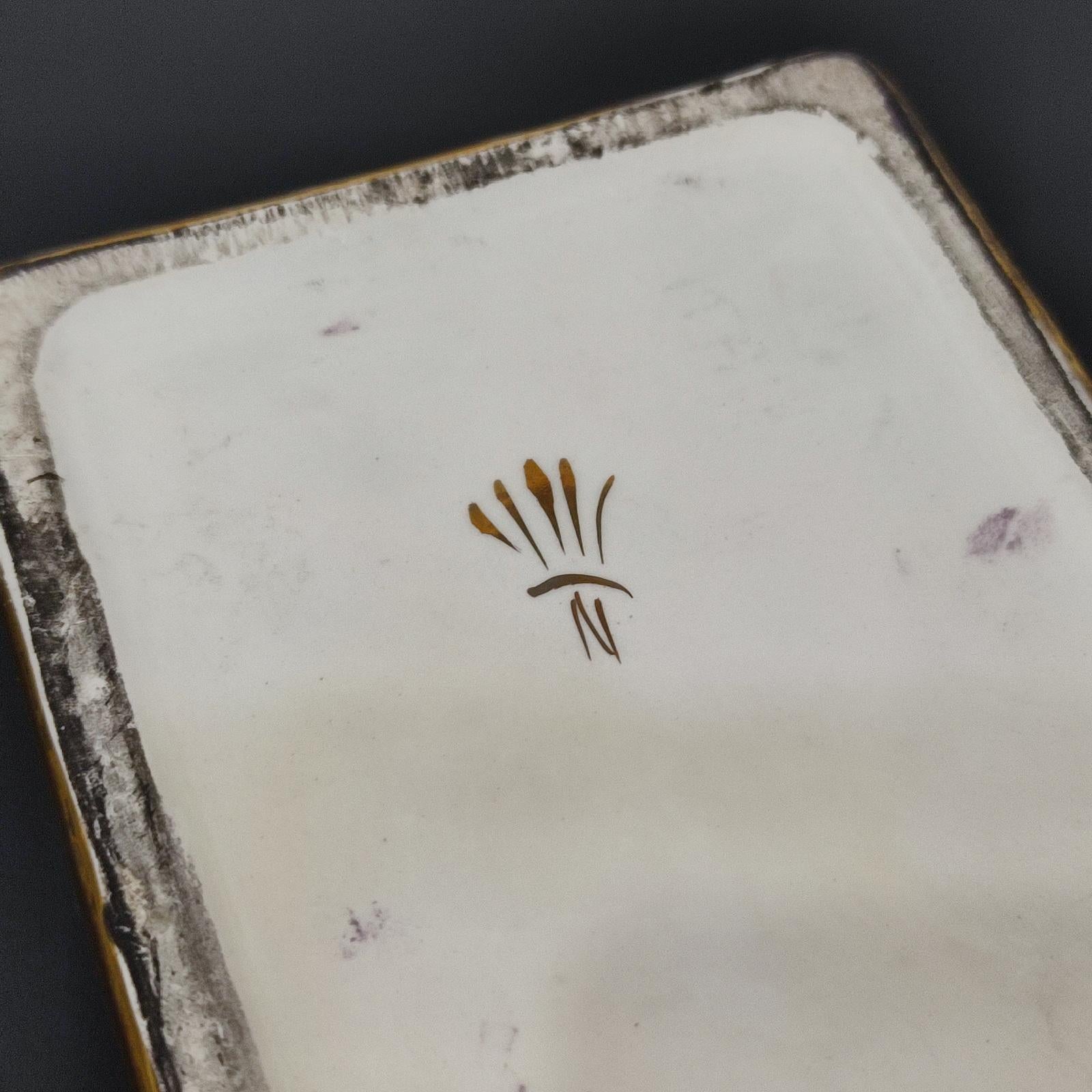 Cassapanca in porcellana di Capodimonte, Scatola per gioielli, Italia Metà del XX secolo in vendita 6