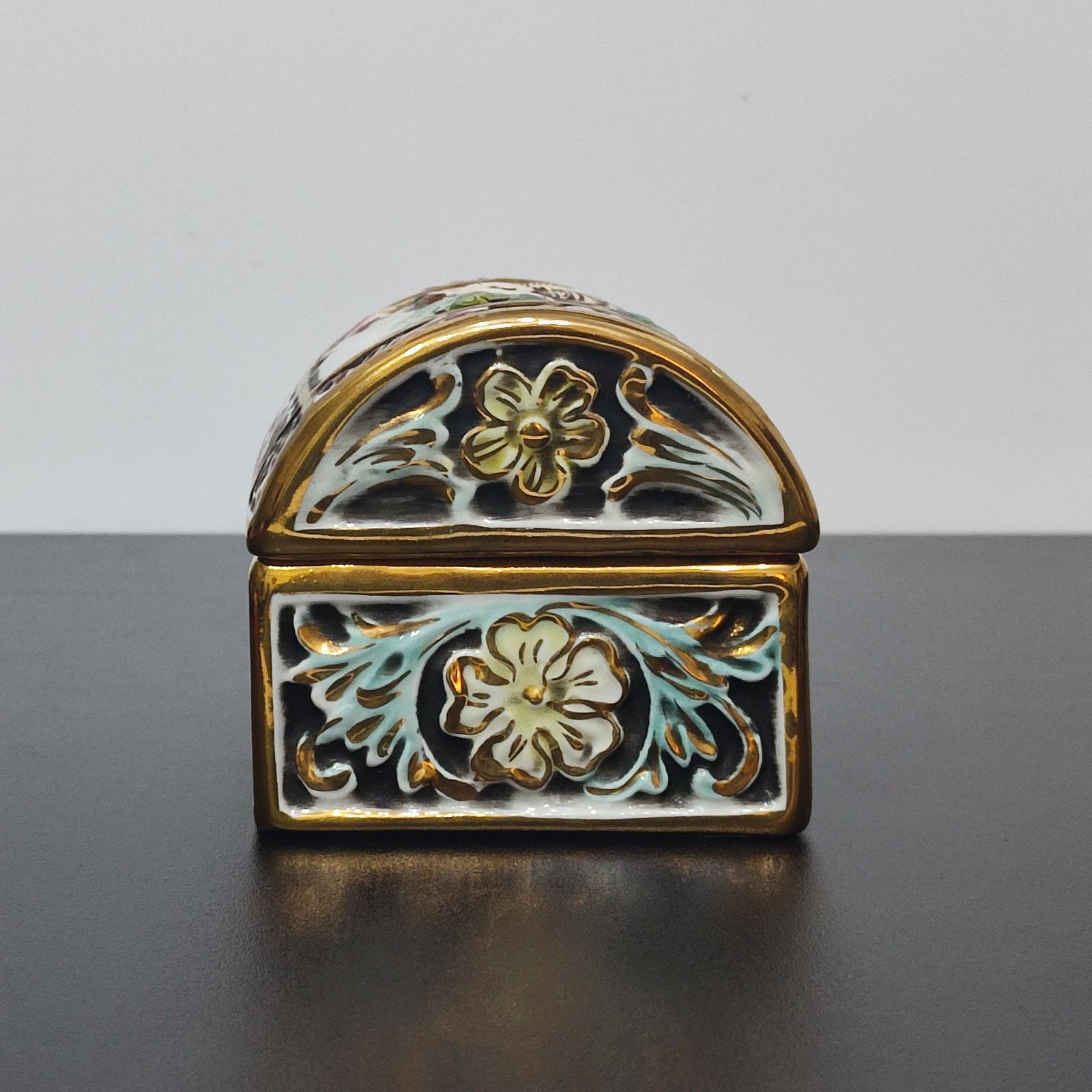 Italian Capodimonte Porcelain Chest, Jewelry Box, Italy Mid 20th Century - FREE SHIPPING For Sale