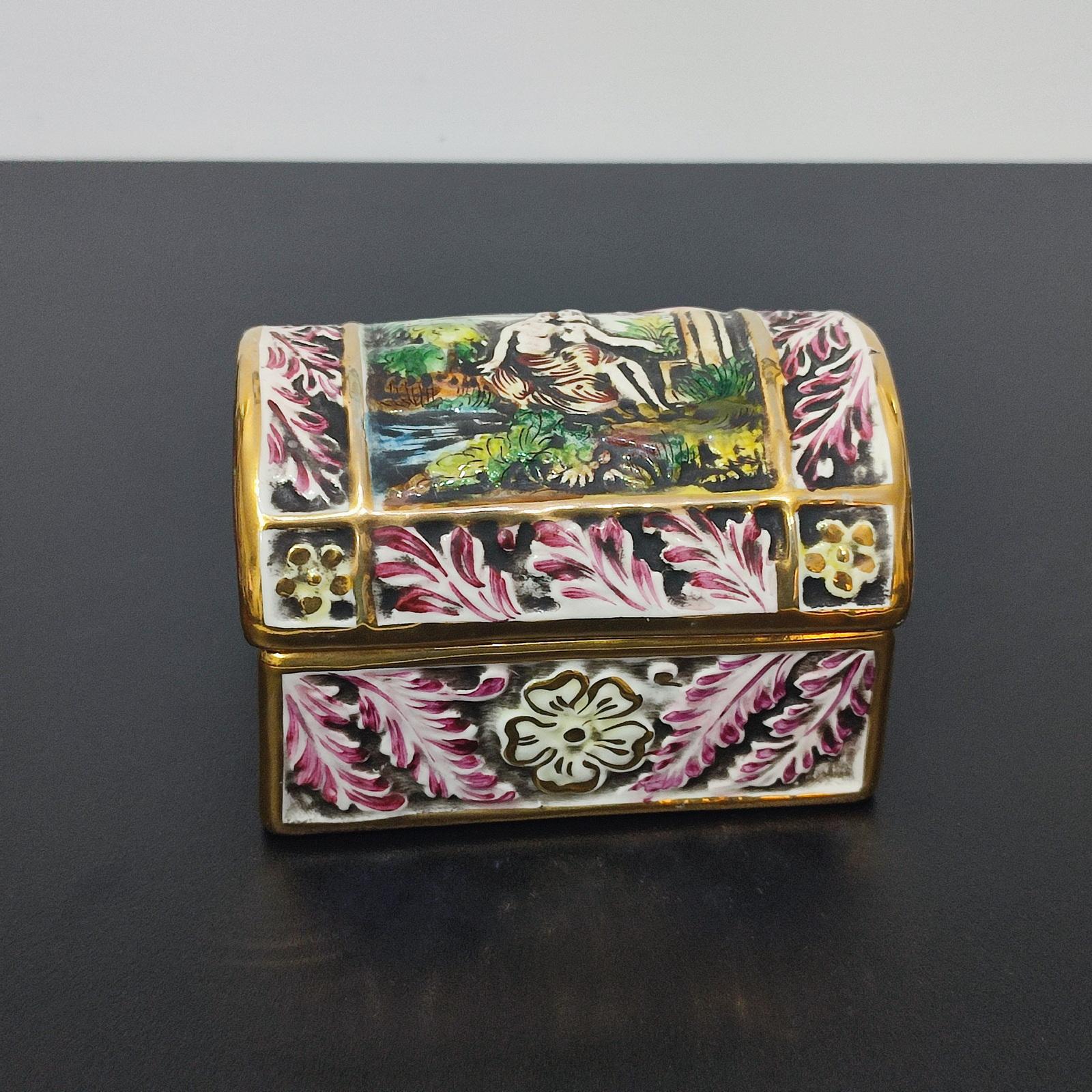 Porcelaine Capodimonte Porcelain Chest, Jewelry Box, Italy Mid 20th Century - LIVRAISON GRATUITE en vente
