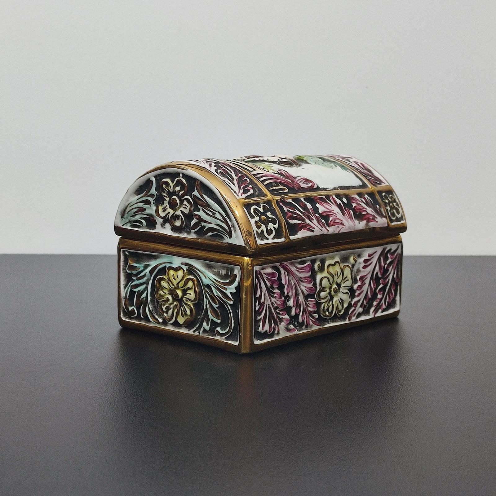 Capodimonte Porcelain Chest, Jewelry Box, Italy Mid 20th Century - FREE SHIPPING For Sale 2