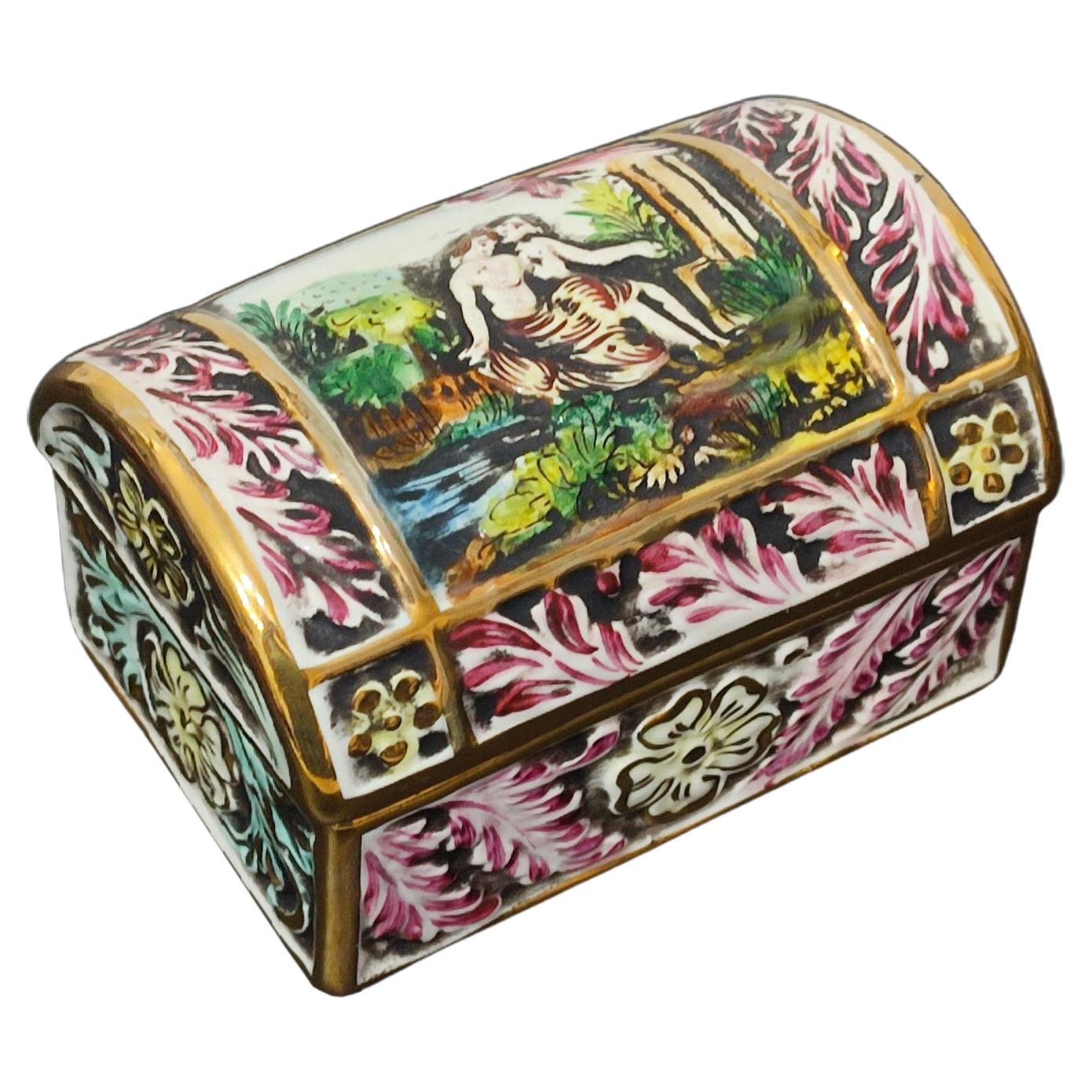 Capodimonte Porcelain Chest, Jewelry Box, Italy Mid 20th Century - FREE SHIPPING For Sale