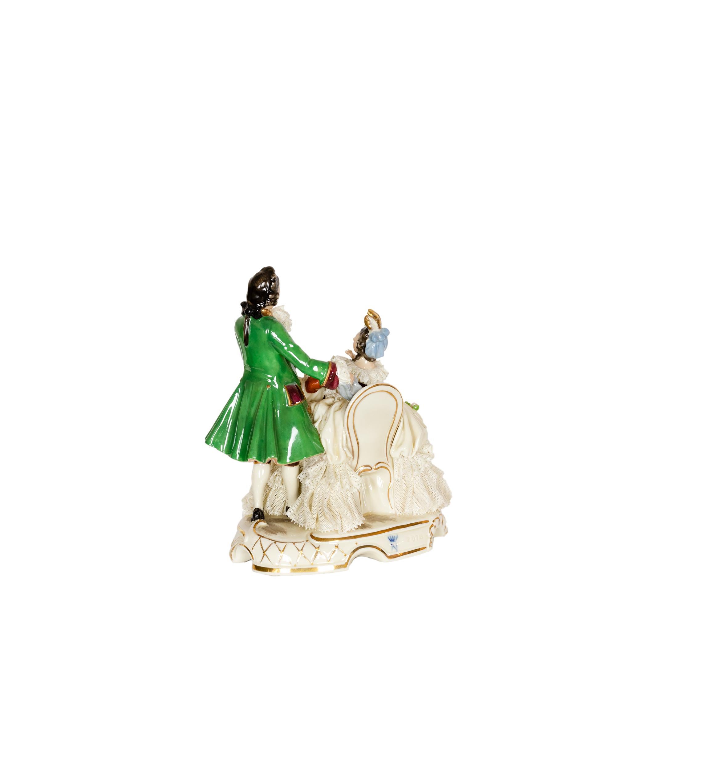 Capodimonte Porcelain Figure Of Couple Playing Lute, Early 20th Century (Barock) im Angebot