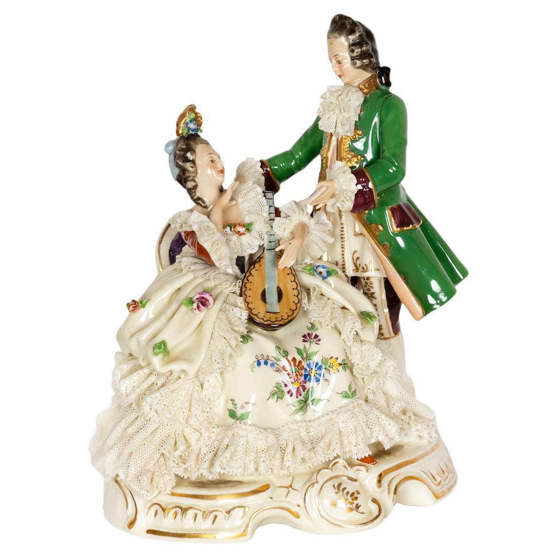 Figura de porcelana de Capodimonte de pareja tocando el laúd, principios del siglo XX