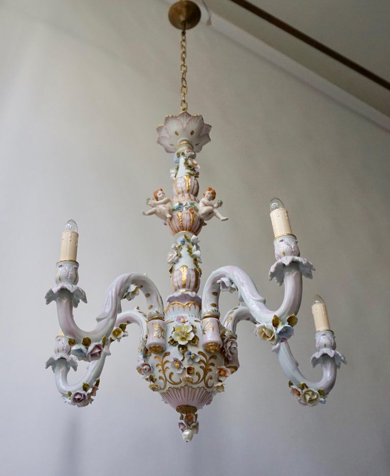 Mid-Century Modern Capodimonte Porcelain Five Lights Chandelier with Putti and Floral Patterns For Sale