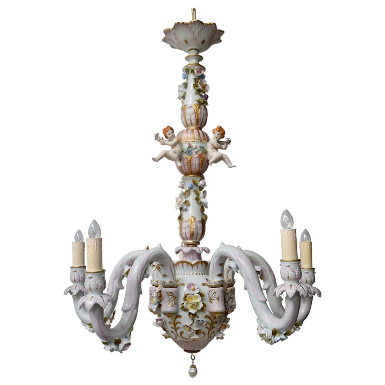 Capodimonte Porcelain Five Lights Chandelier with Putti and Floral Patterns For Sale