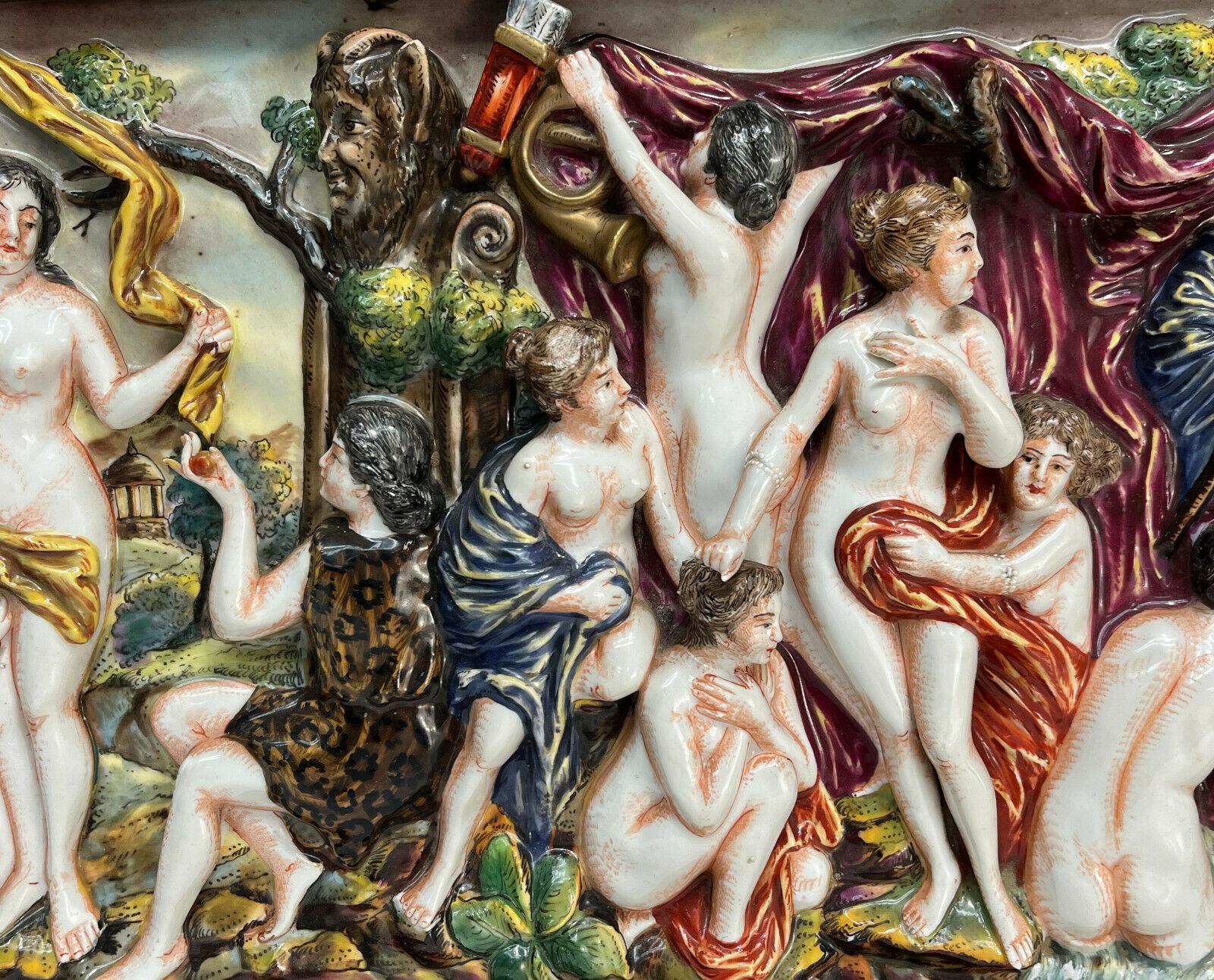 20ième siècle Plaque en porcelaine à haut relief de Capodimonte d'après Peter Paul Rubens, Diane et les nymphes en vente