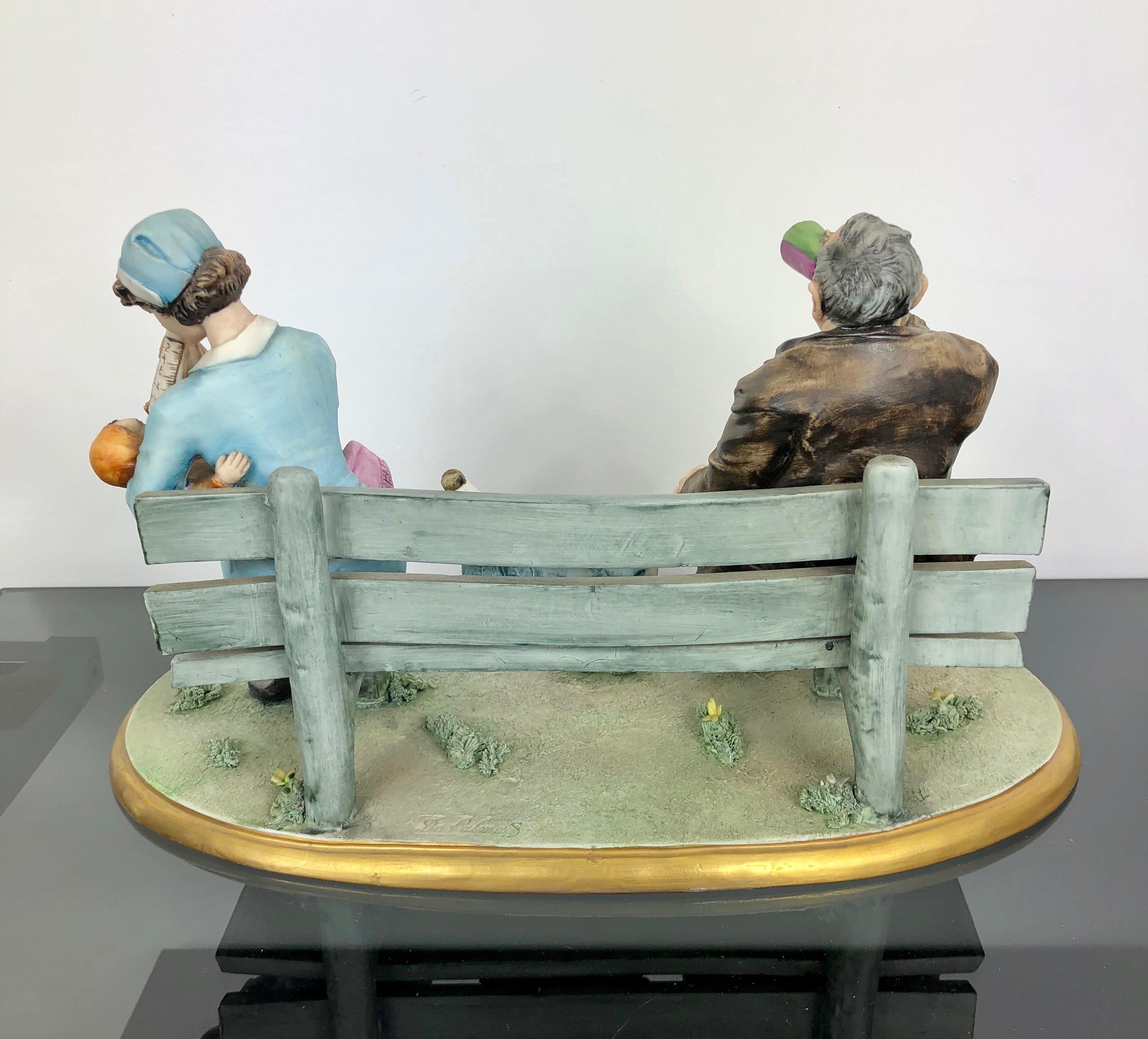 italien Sculpture en porcelaine de Capodimonte Tramp and a Nanny on a Bench, De Palmas, Italie en vente