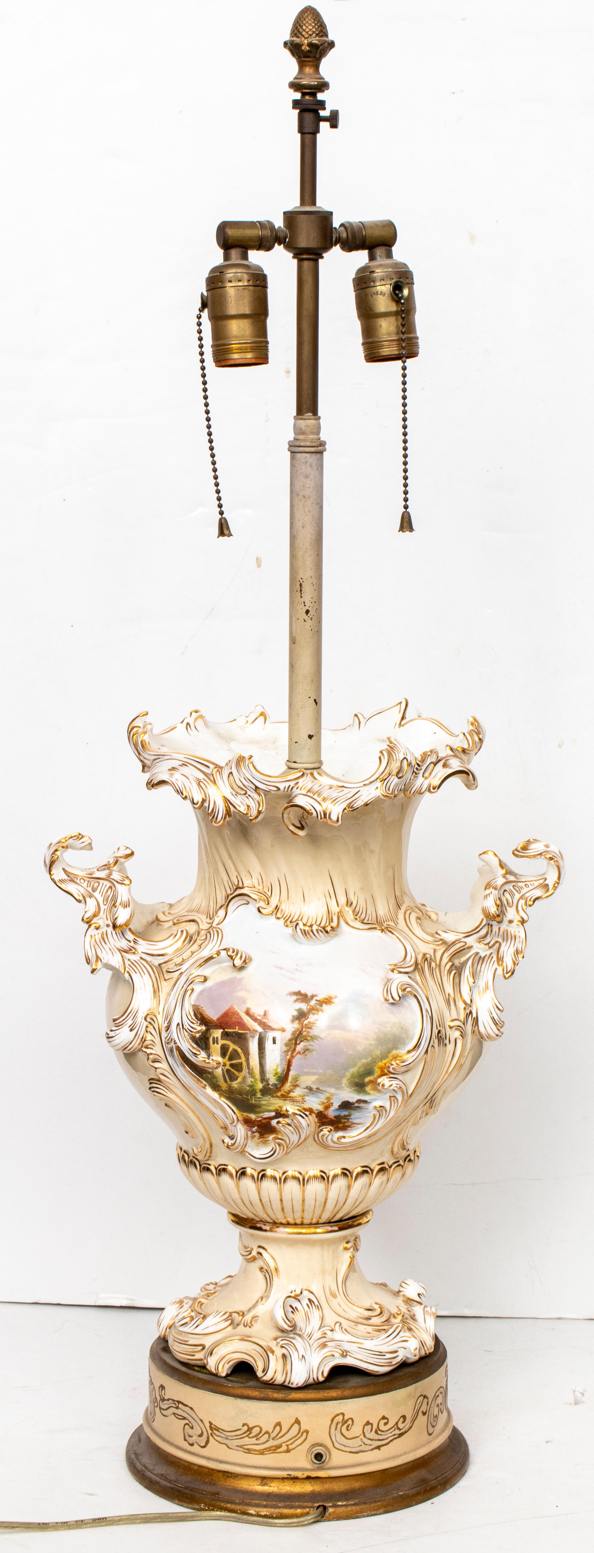 italien Lampe de table en porcelaine de style Capodimonte en vente