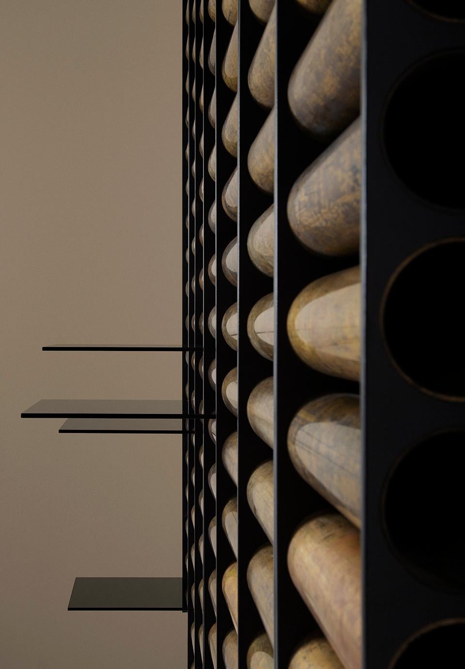 CAPOSTIPITE Shelving System in Painted Metal and Oxidised Brass by Dimoremilano For Sale 3