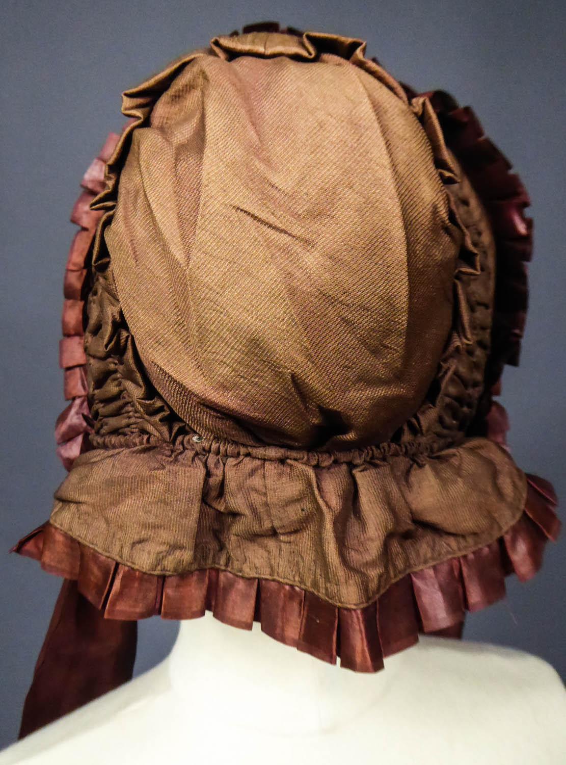 Capote for Little Girl in Taffeta silk with Bavolet Circa 1860 3