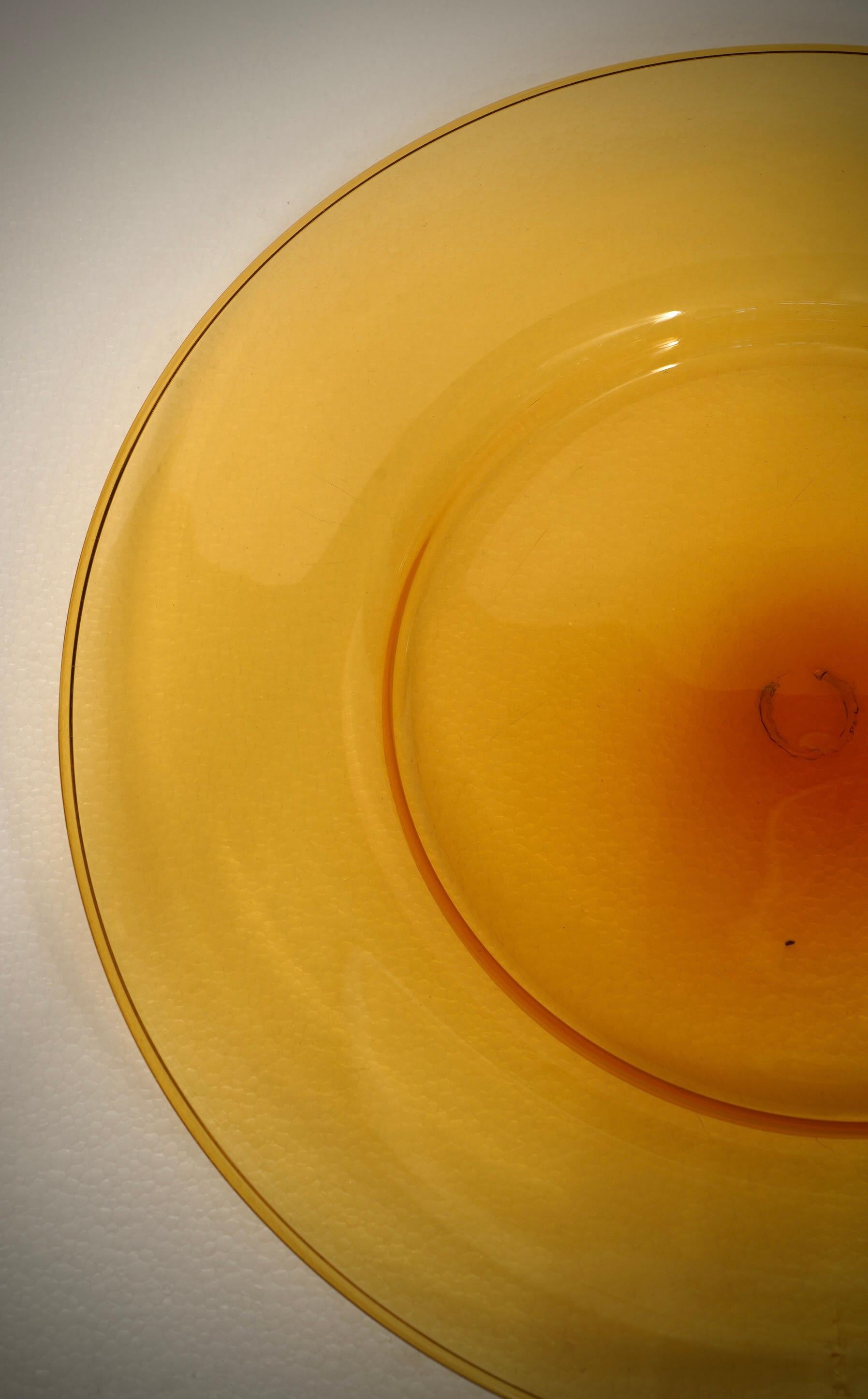 Piatto rotondo in vetro arancione di Cappellin Murano, 1920 In condizioni buone in vendita a Rome, IT