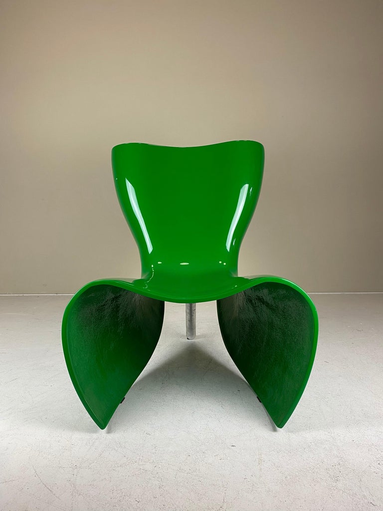 In 1989, Marc Newson dived into the oeuvre of German artist Joseph Beuys — in particular his works in felt. This sturdy, utilitarian textile was simultaneously structured and pliable, and Newson wondered if it could make a sculptural seat.

Newson