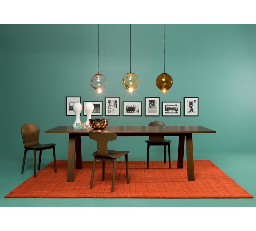 In this product, the illuminating function has become a pretext for the creation of an object with a markedly bold personality; the celebrated Meltdown lamp by Johan Lindstèn is available in two options: table and suspended version. For the hanging