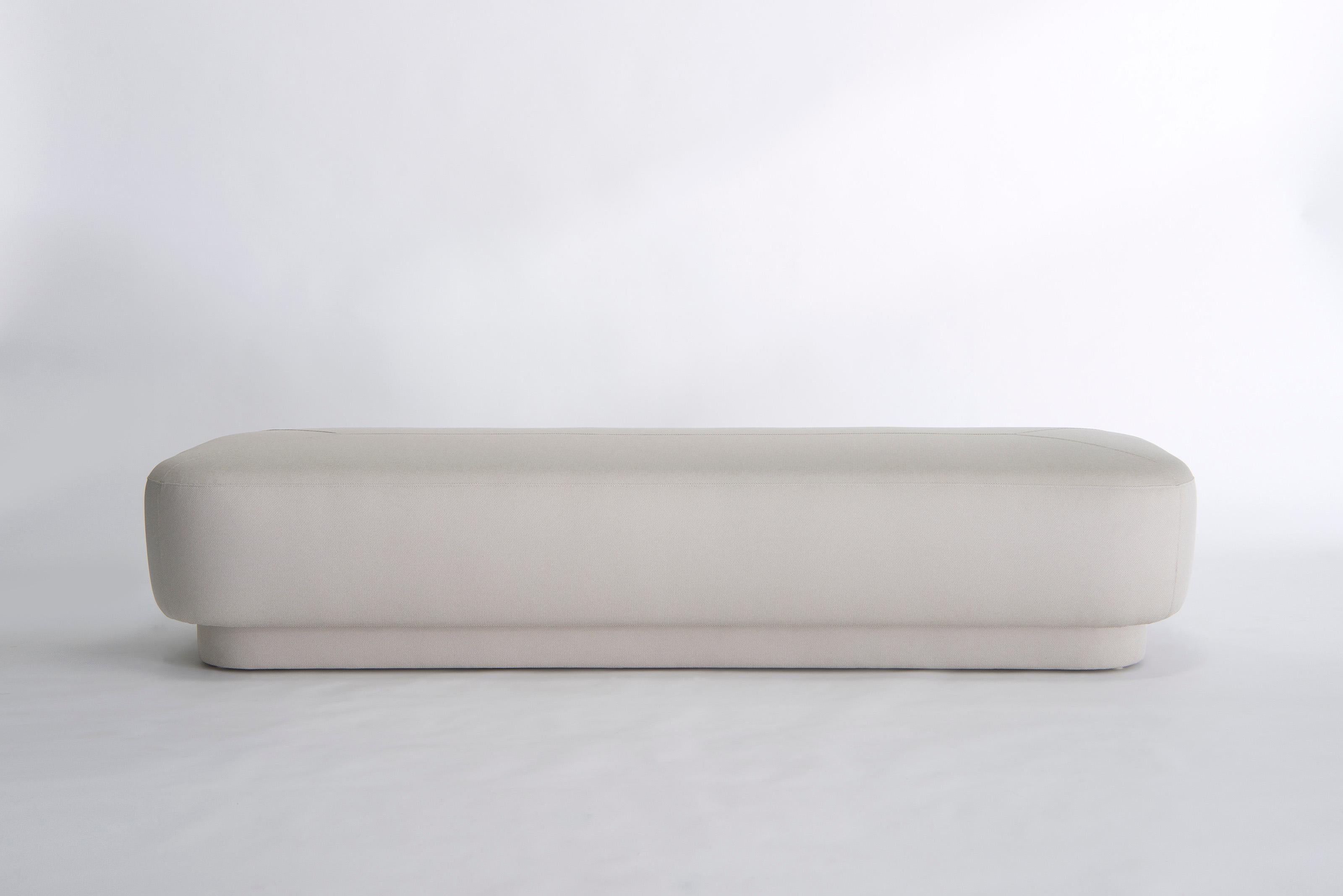 Capper Large Bench by Phase Design
Dimensions: D 71,1 x W 213,4  x H 40,6 cm. 
Materials: Upholstery and wood.

Wood construction with upholstered body. Upholstery may be sourced in Customer Own Material (COM), Customer Own Leather (COL), or in