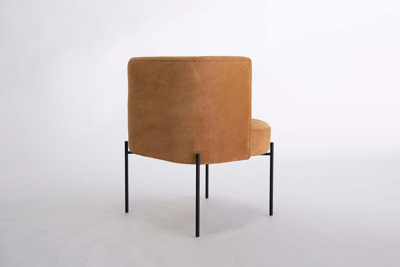 Chaise d'appoint en cuivre avec base en métal par Phase Design, « Noir ou blanc », tissu Neuf - En vente à North Hollywood, CA