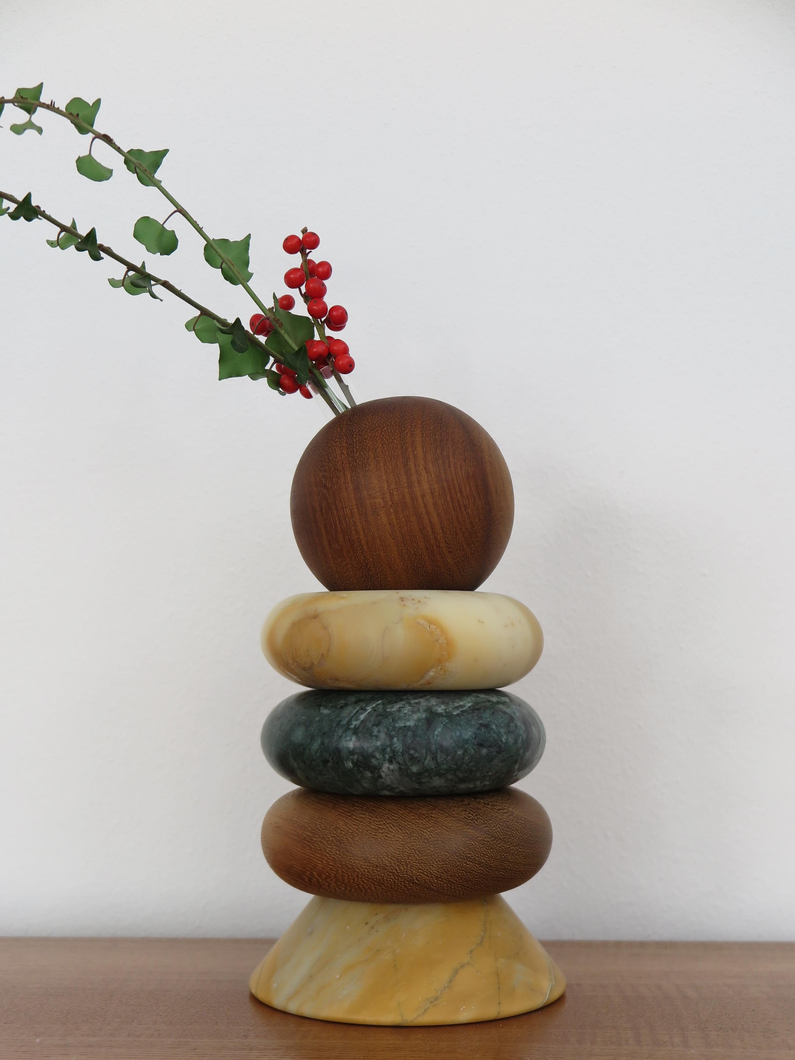 Moderne Capperidicasa Contemporary iTotem Italian Marble and Wood Sculpture Flower Vase en vente