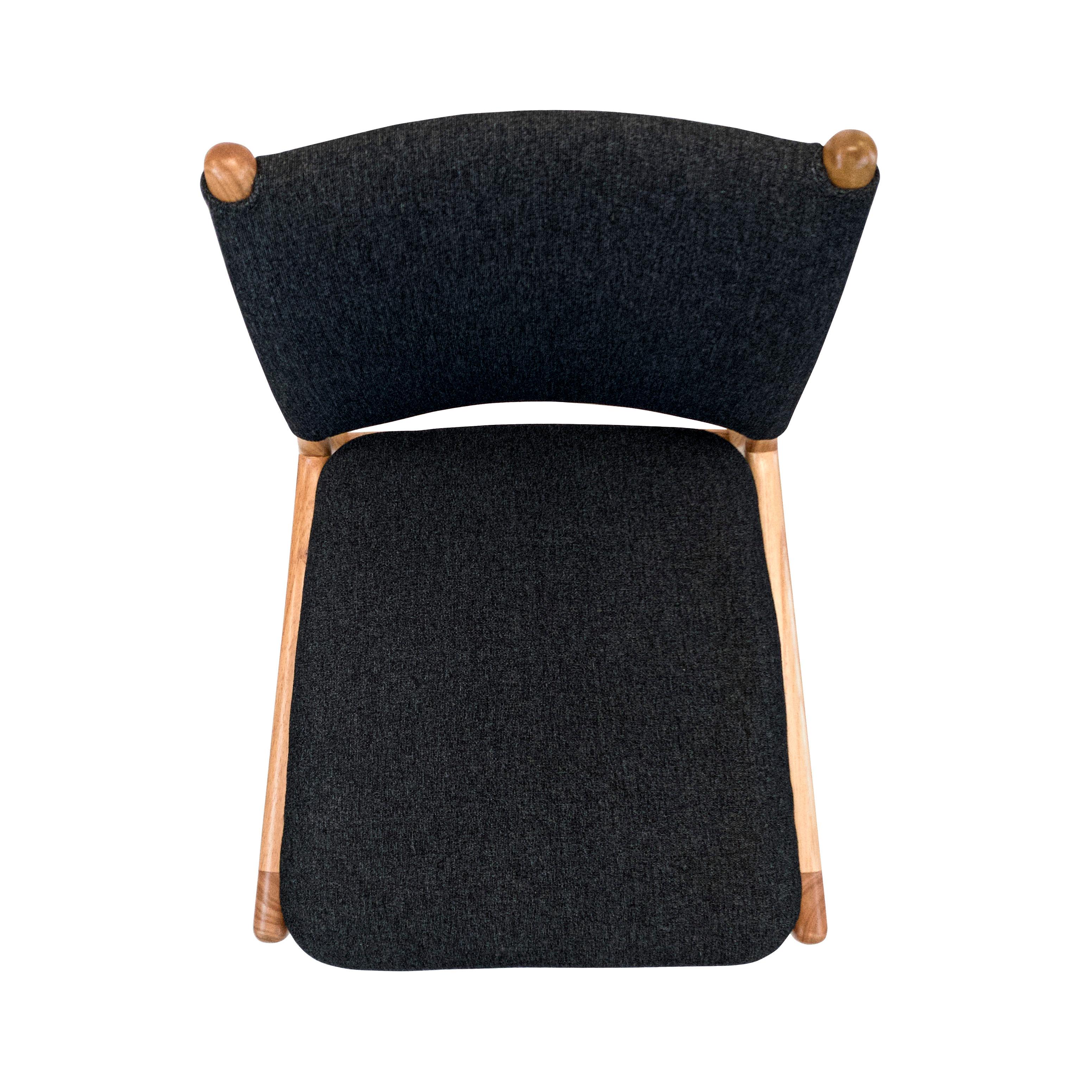 Chaise de salle à manger Cappio en finition Wood Wood Wood et tissu noir, ensemble de 2 en vente 2