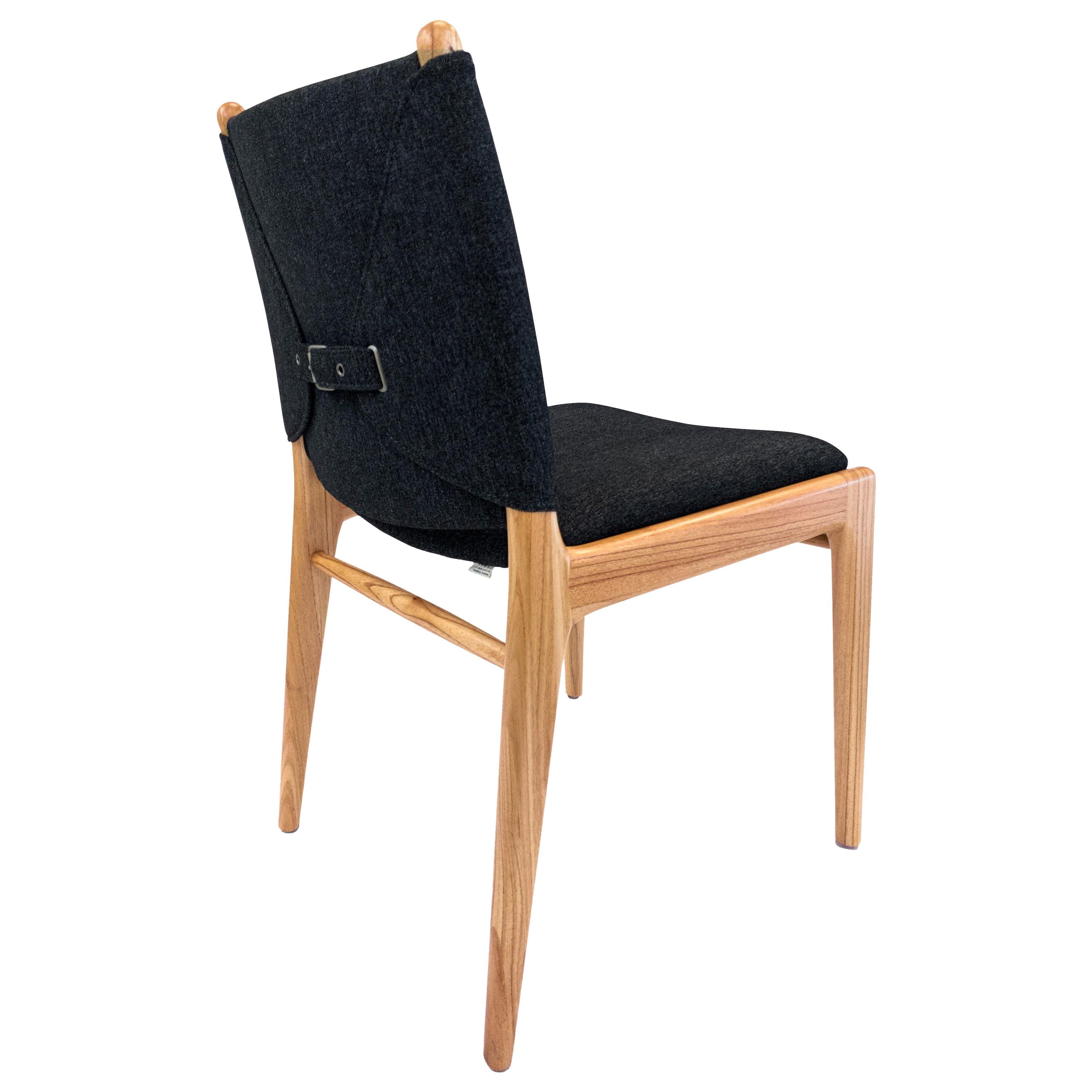 Scandinave moderne Chaise de salle à manger Cappio en finition Wood Wood Wood et tissu noir, ensemble de 2 en vente