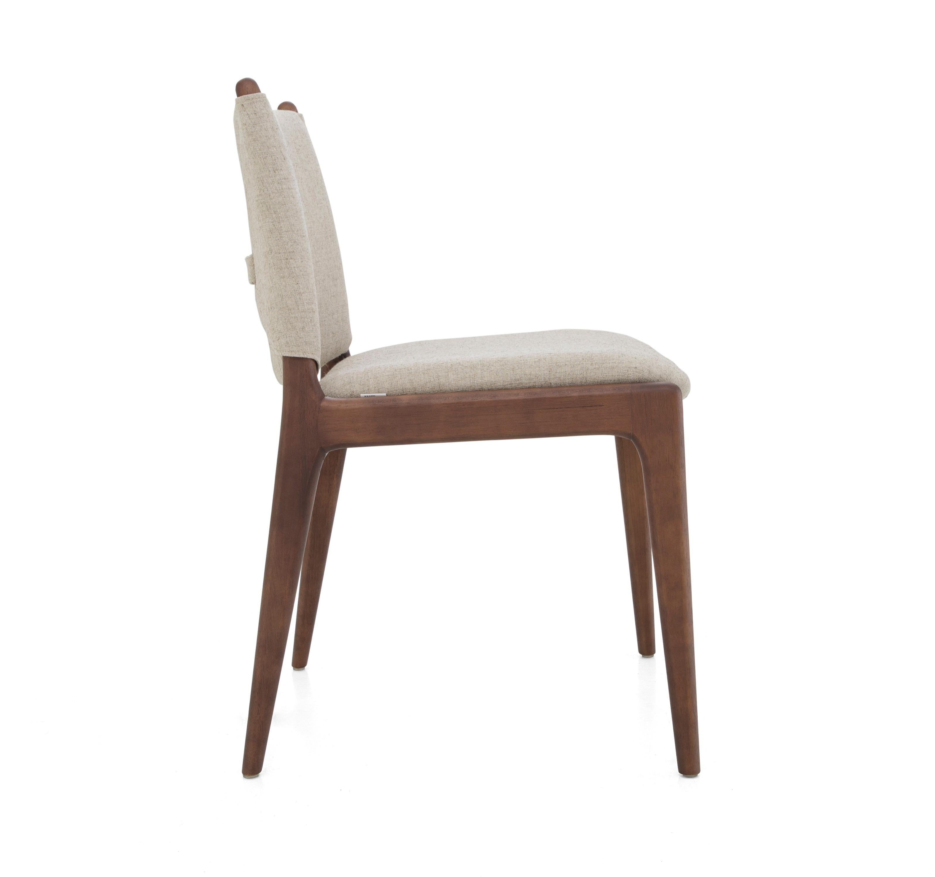 Moderno Coppia di sedie da pranzo in finitura noce con tessuto taupe, Linea Cappio in vendita
