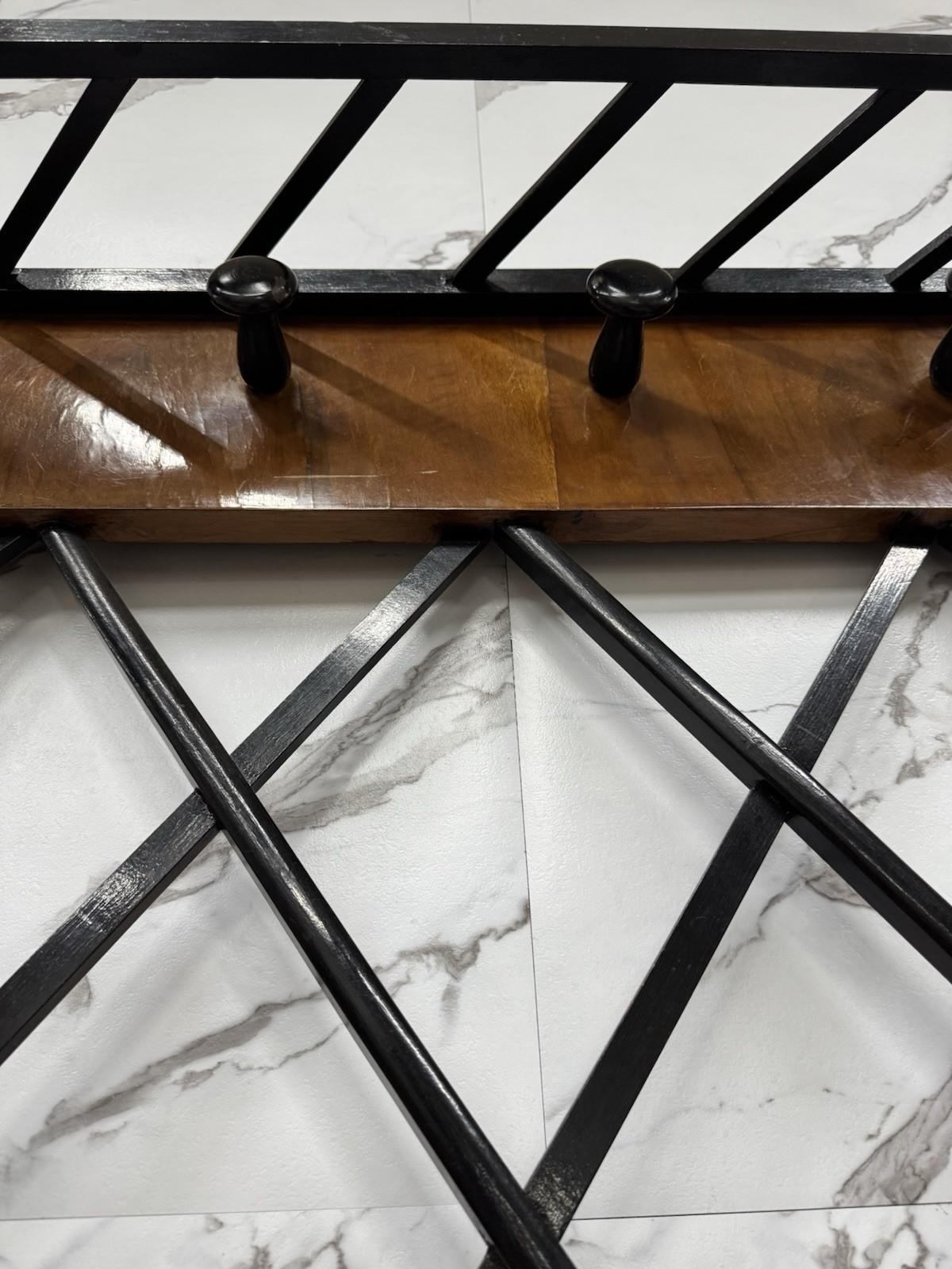 Porte-manteau mural dans le style de Paolo Buffa Mid-Century 1950's design en vente 4