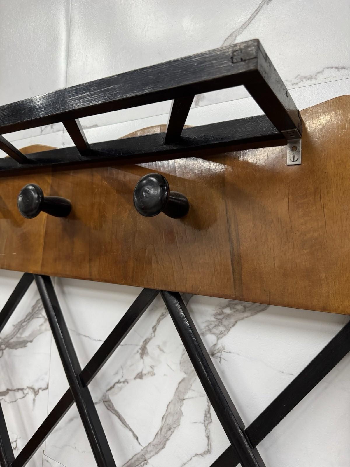 Porte-manteau mural dans le style de Paolo Buffa Mid-Century 1950's design en vente 5