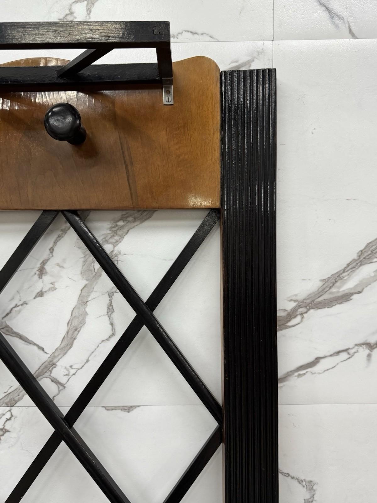 Porte-manteau mural dans le style de Paolo Buffa Mid-Century 1950's design en vente 2