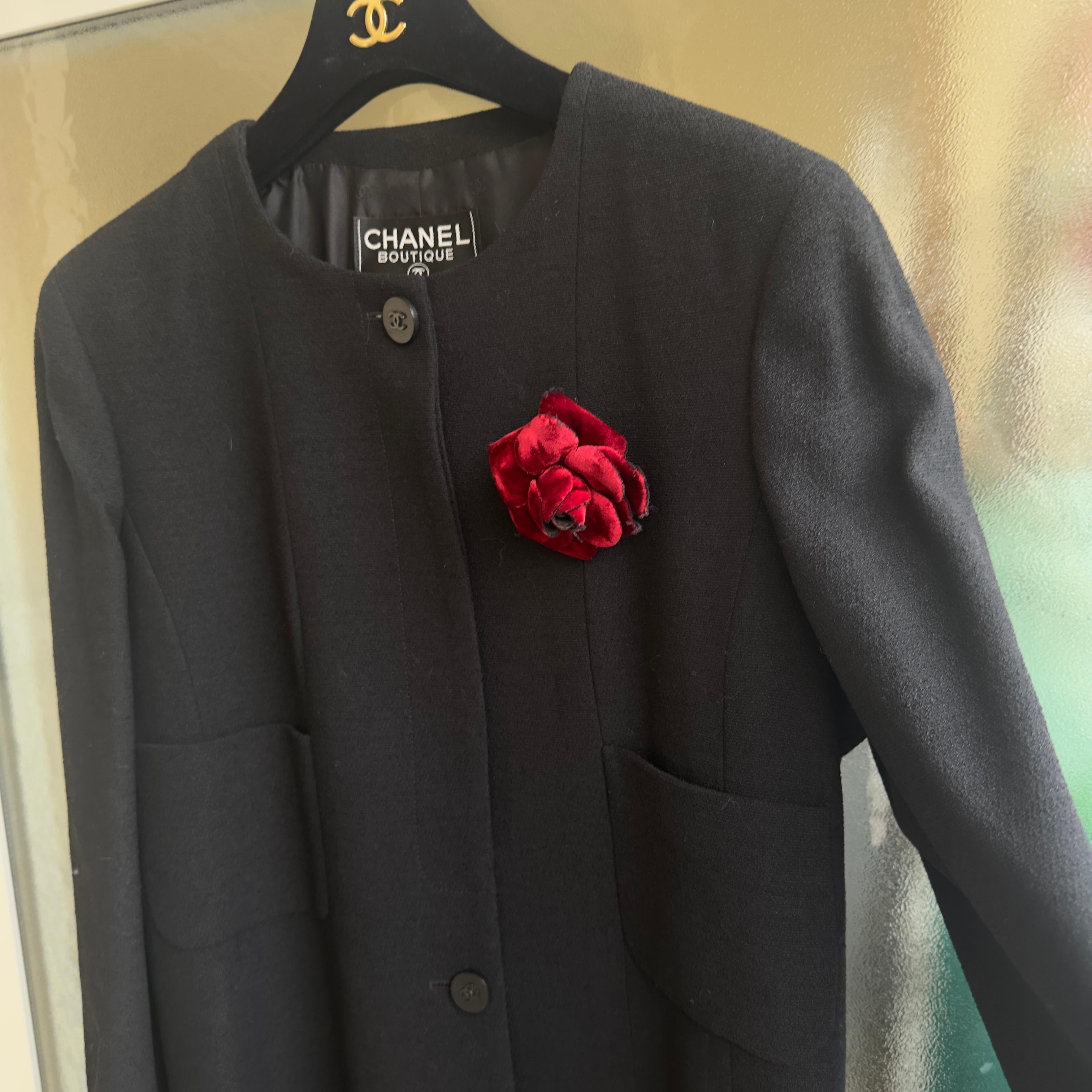 Chanel coat with camellia Like new In Excellent Condition For Sale In Basaluzzo, IT
