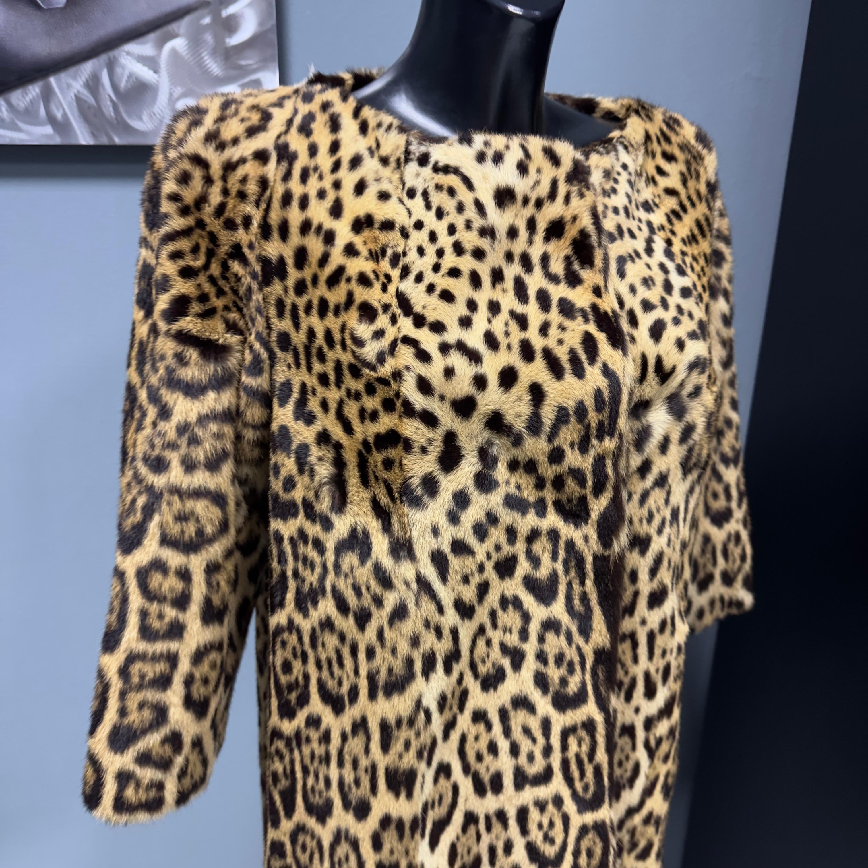 Cappotto in giaguaro pari al nuovo con sciarpa In Excellent Condition In Basaluzzo, IT