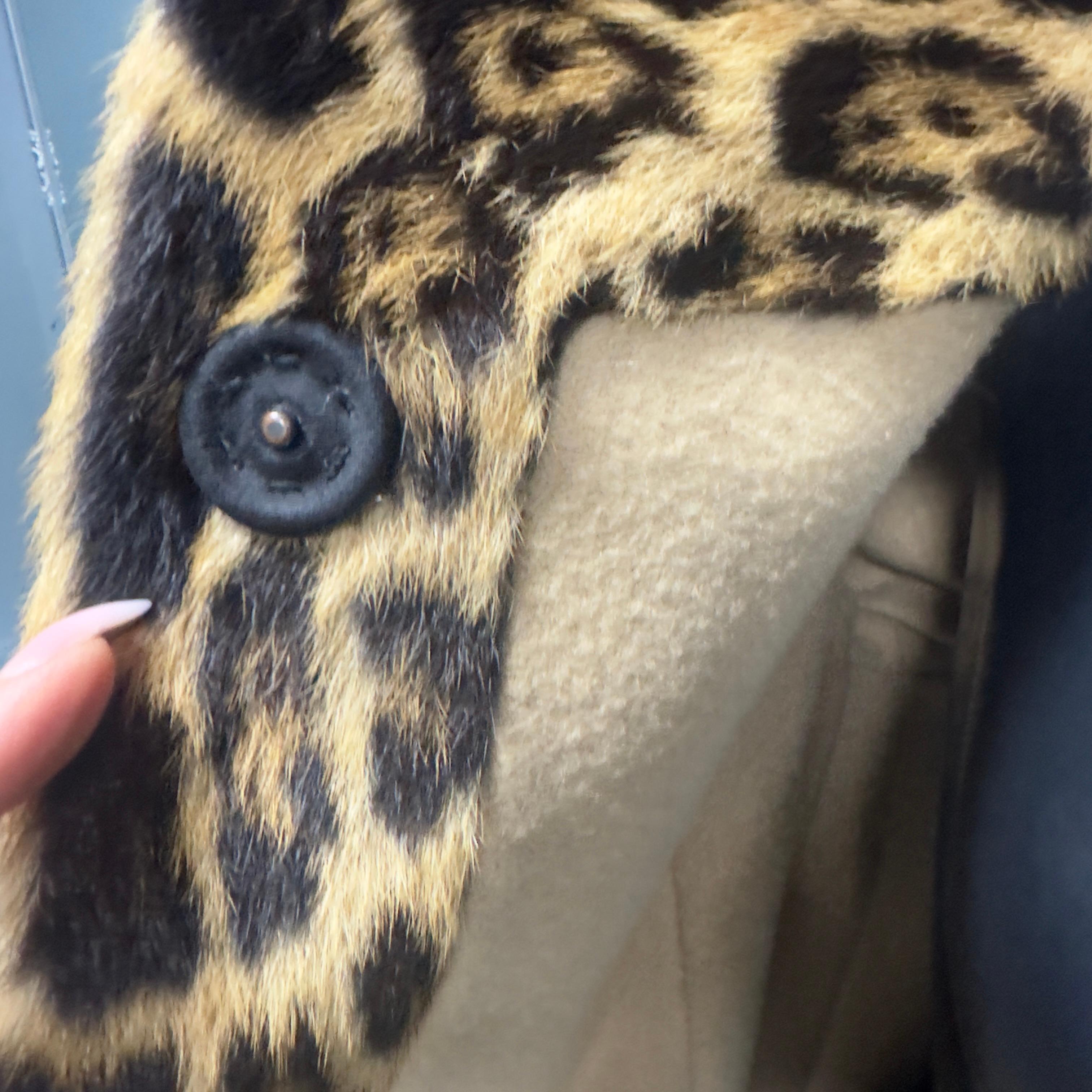 Cappotto in giaguaro pari al nuovo con sciarpa 1