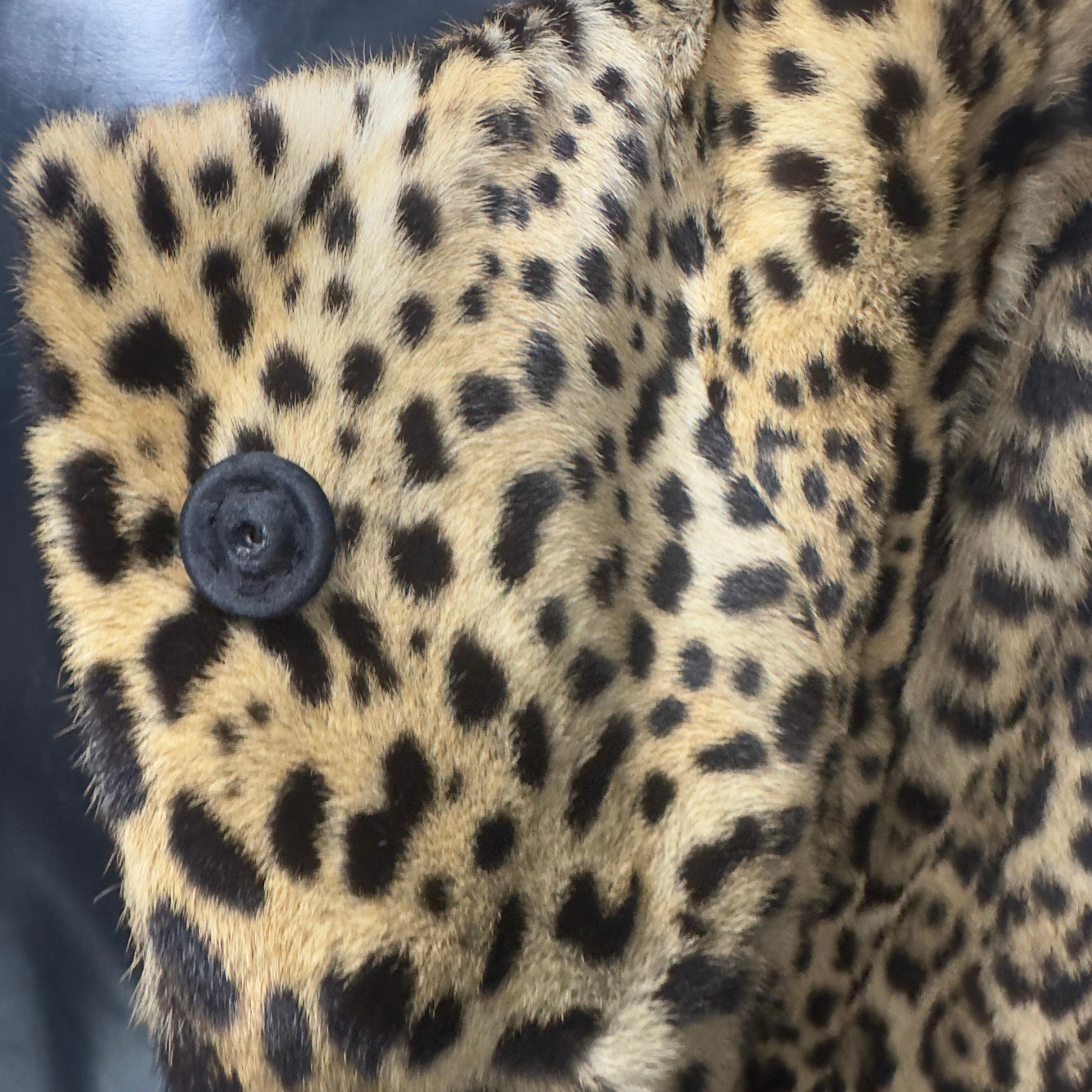Cappotto in giaguaro pari al nuovo con sciarpa 2