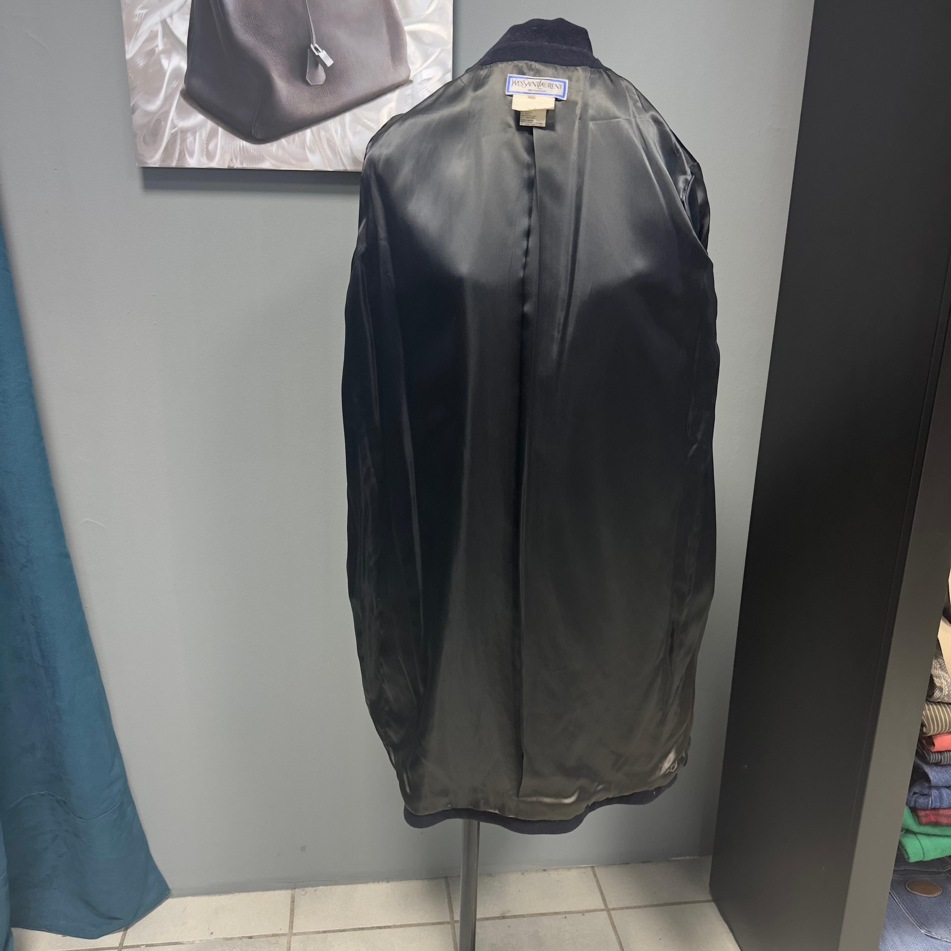 Yves Saint Laurent 80's coat in excellent condition For Sale 8