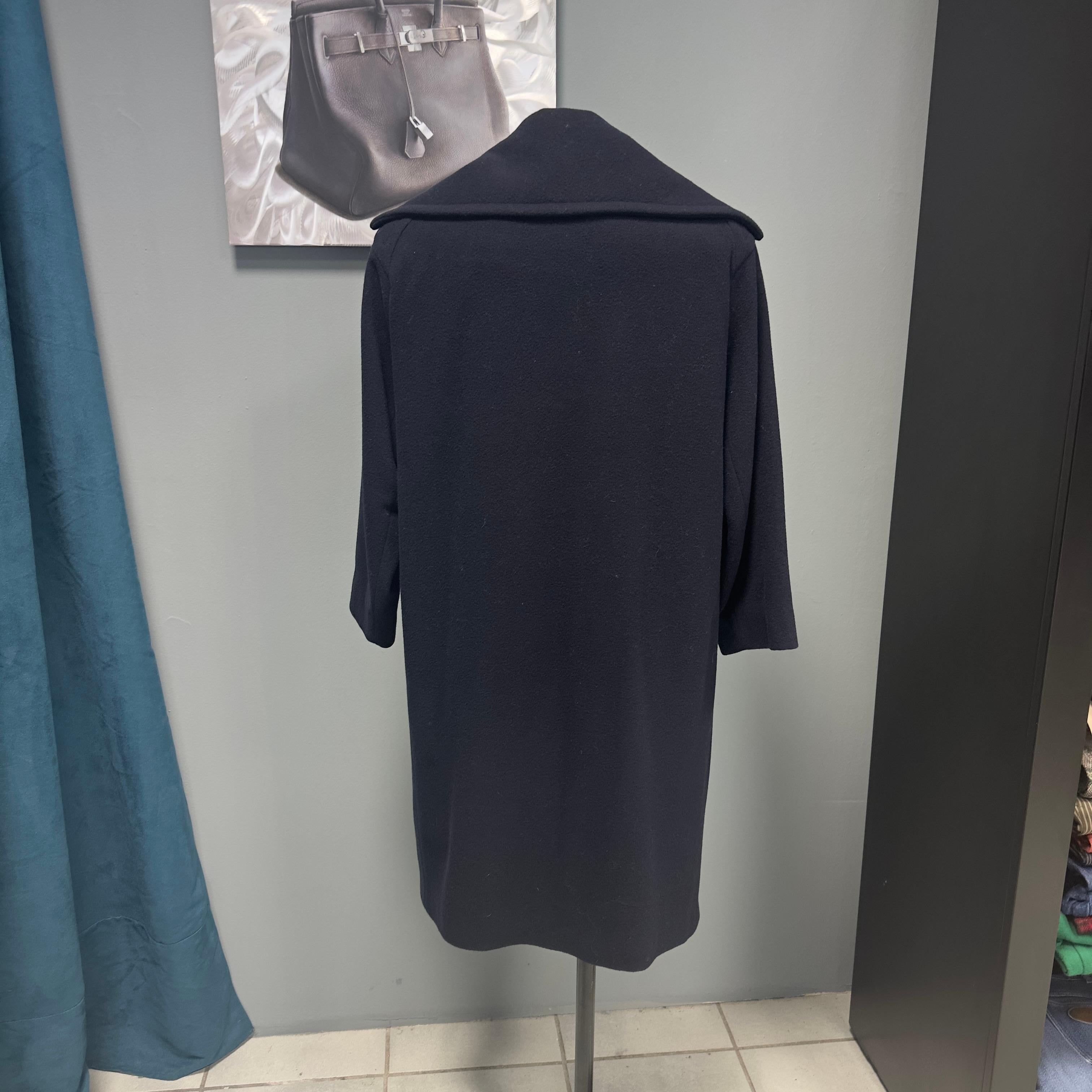 Black Yves Saint Laurent 80's coat in excellent condition For Sale