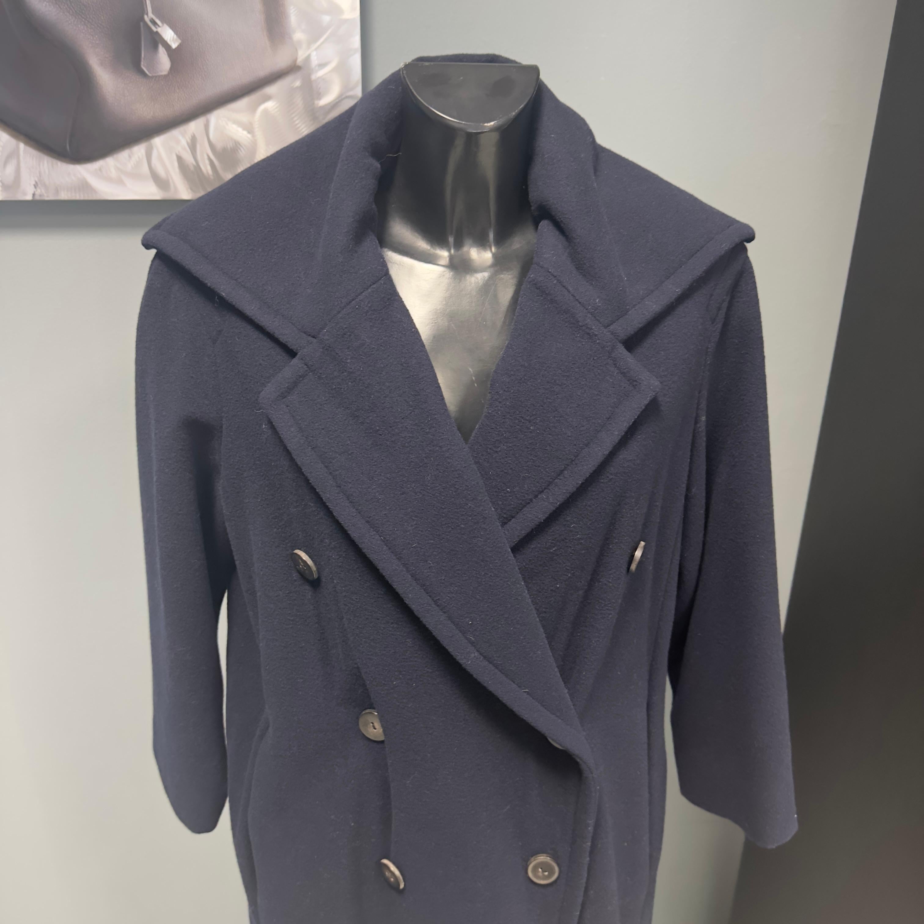 Yves Saint Laurent 80's coat in excellent condition For Sale 1