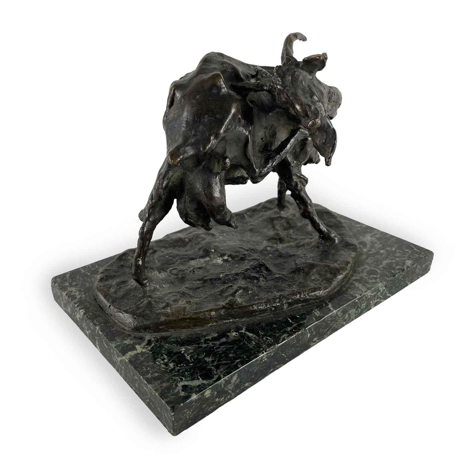 Cabra de bronce de principios de 1900 del escultor italiano Ernesto Bazzaro Expresionista en venta