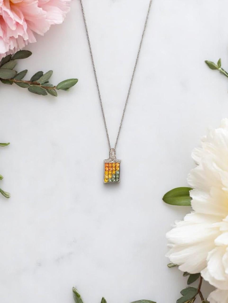 Pendentif Capri en or blanc 14 carats avec saphirs orange, jaune et verts Pour femmes en vente